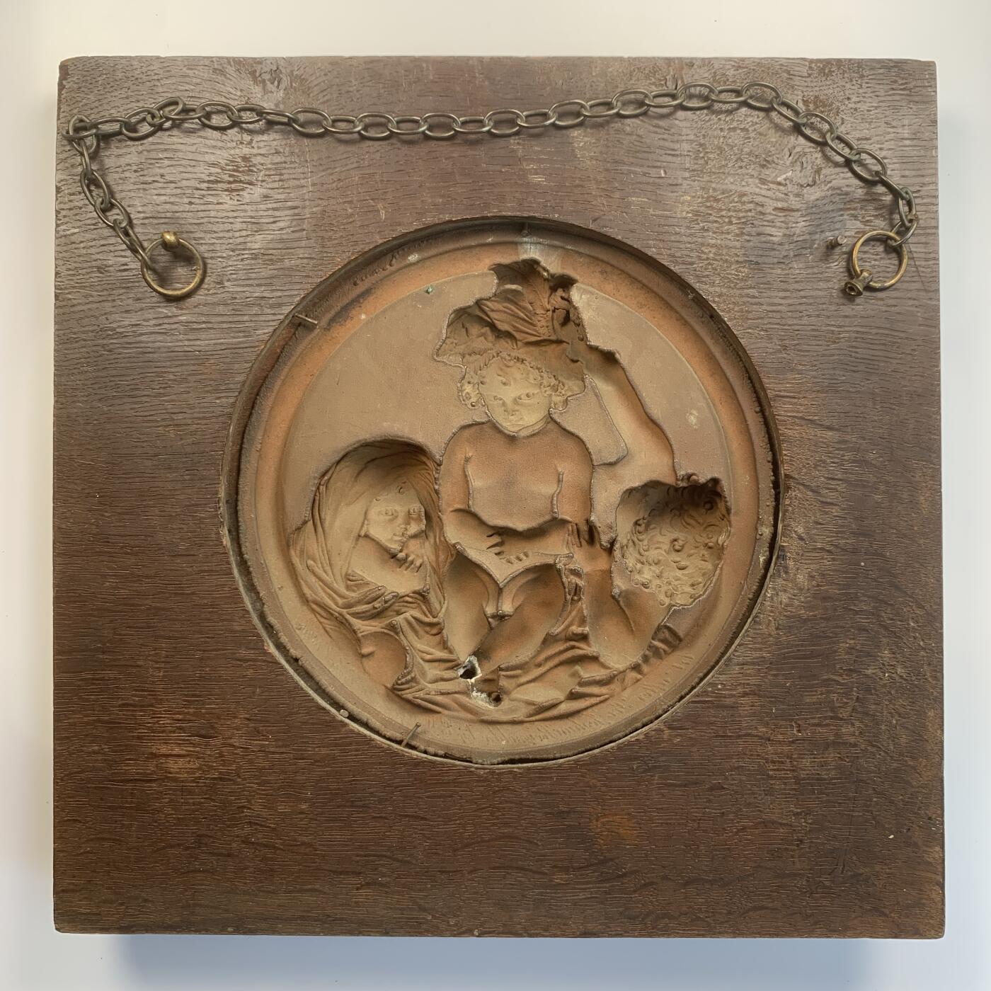 掌中浮雕-藏着的欧洲第031场 1849年英国“The Infant Academy”（幼儿学院）单面浮雕铜板，边缘铭文显示Edward William Wyon根据Joshua Reynolds的同名画作创作。铜板直径18cm，橡木框30×30cm