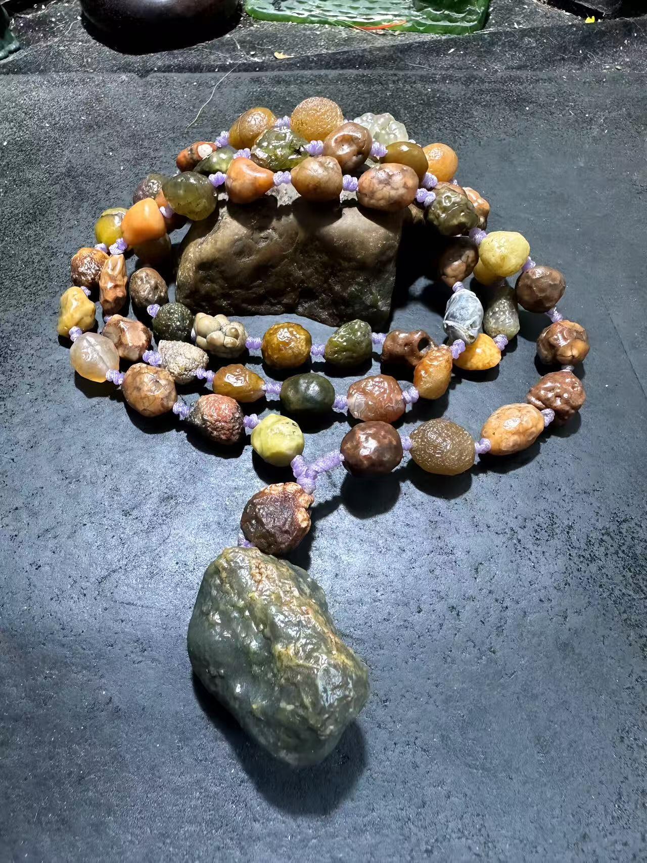 精美阿拉善鱼籽纹筋脉石玛瑙项链一条，，