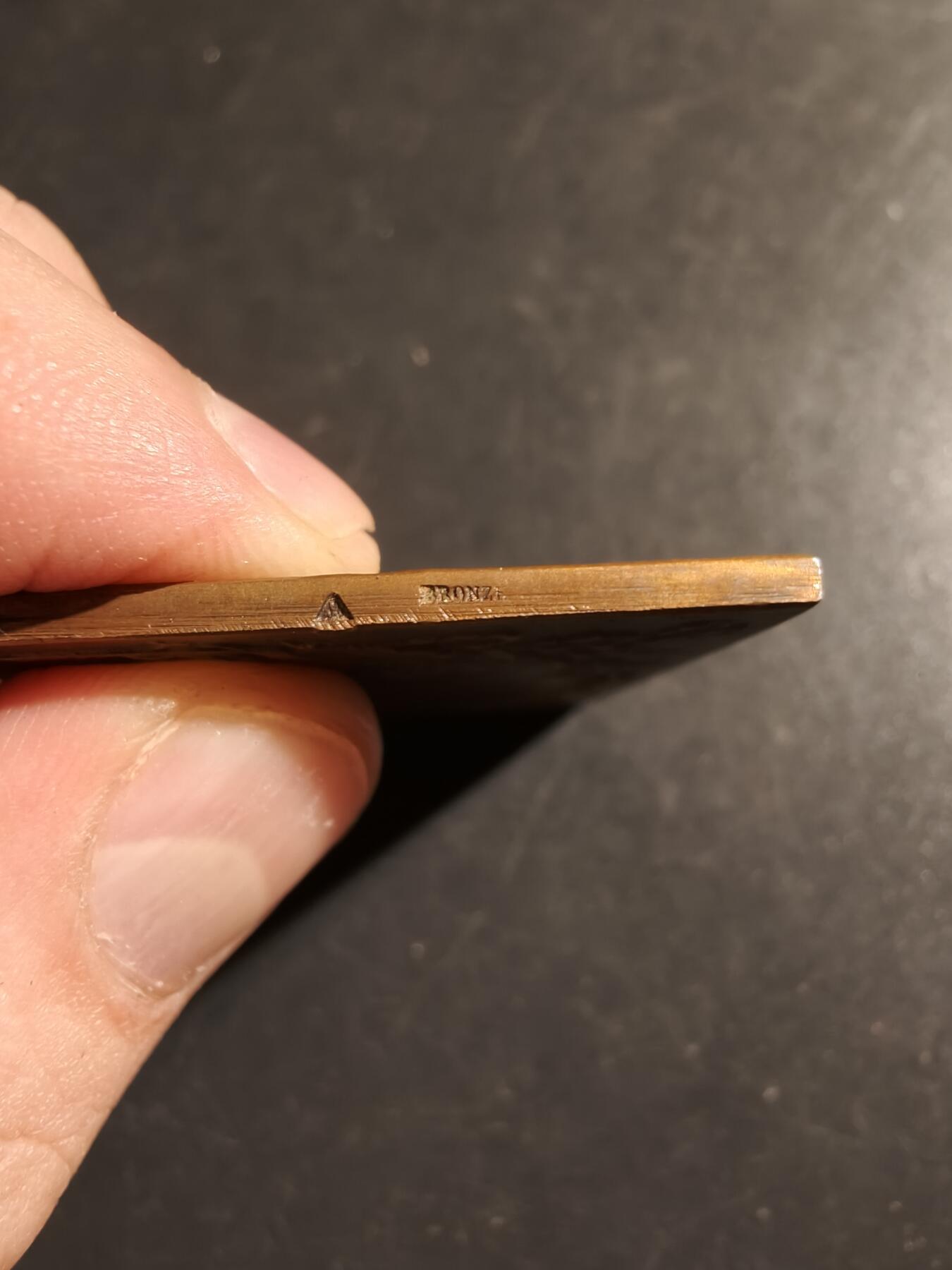 老王徽章第133期 法国方形大铜章    原盒    尺寸51×39mm   重量47.9g