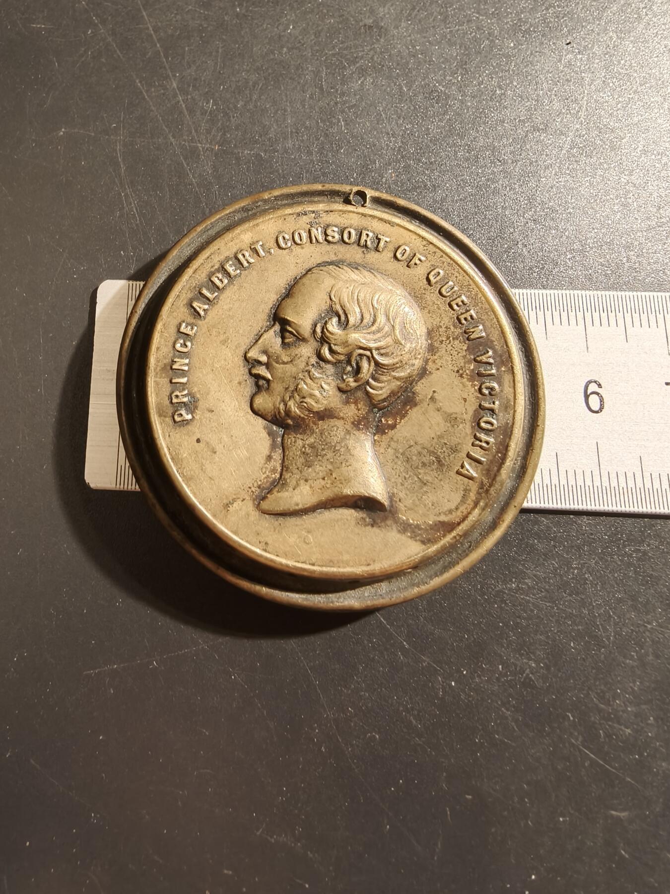 老王徽章第133期 英国伦敦1862国际博览会纪念章    直径52mm   重量20.3g