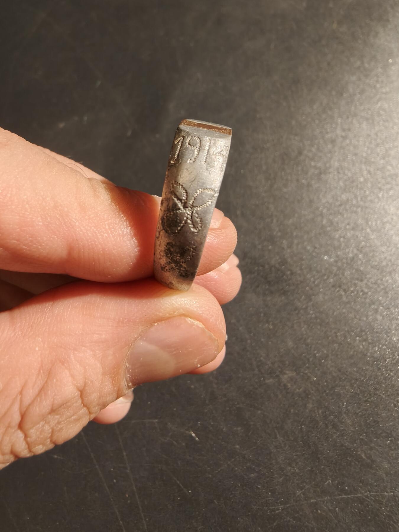 老王徽章第133期 德国一战战地戒指   带1914-1916字样   周长26mm   直径80mm