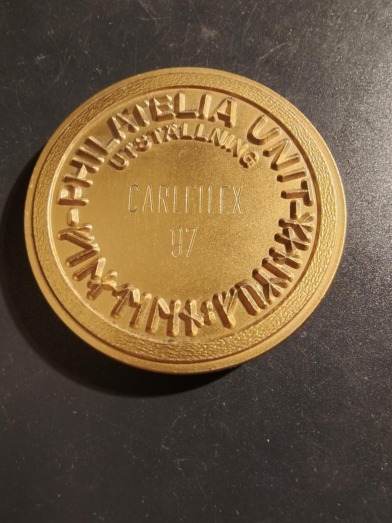 老王徽章第133期 瑞典集邮协会镀金镀银大铜章    直径60mm   重量136g