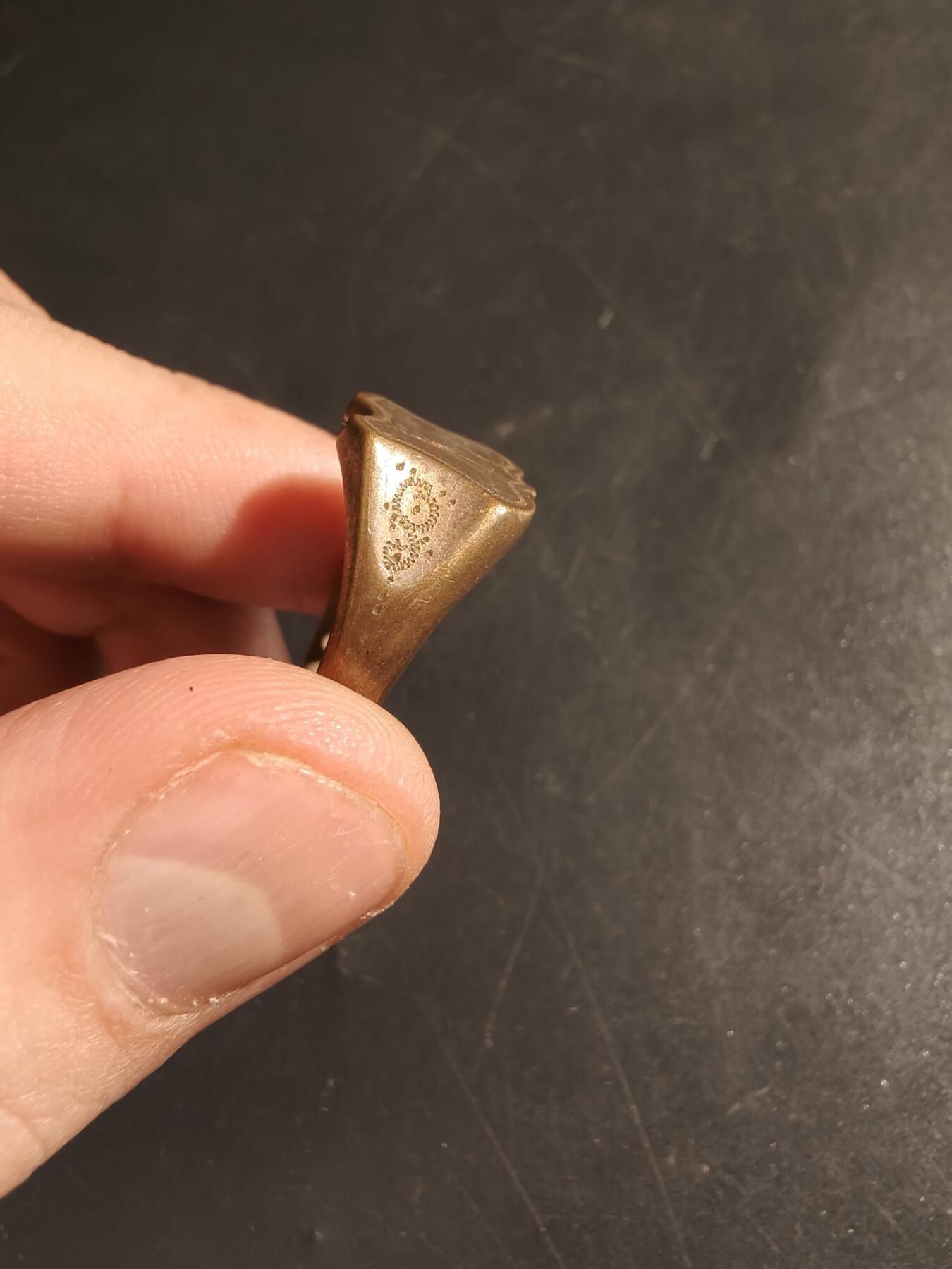 老王徽章第133期 德国一战战地铜戒指    周长23mm   直径70mm