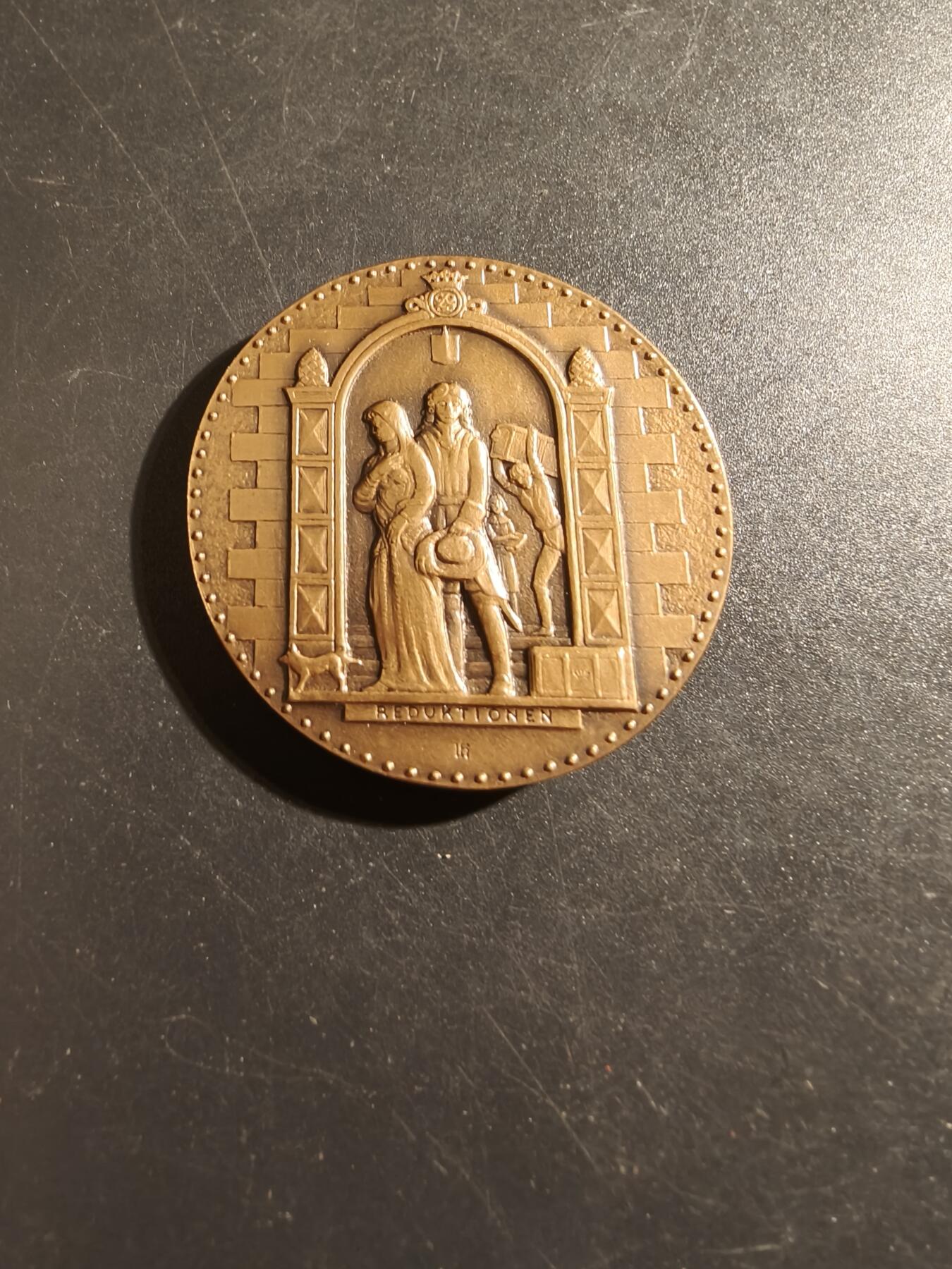老王徽章第133期 瑞典国王卡尔十一世大铜章    直径40mm   重量43.3g