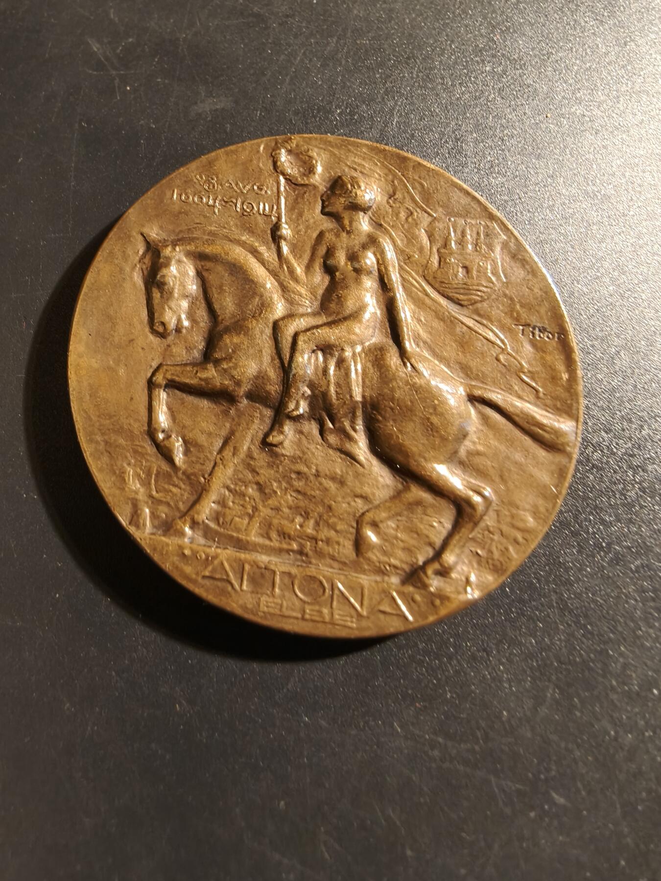 老王徽章第133期 德国1914年阿尔托纳市园艺展大铜章   直径50mm   重量57.8g