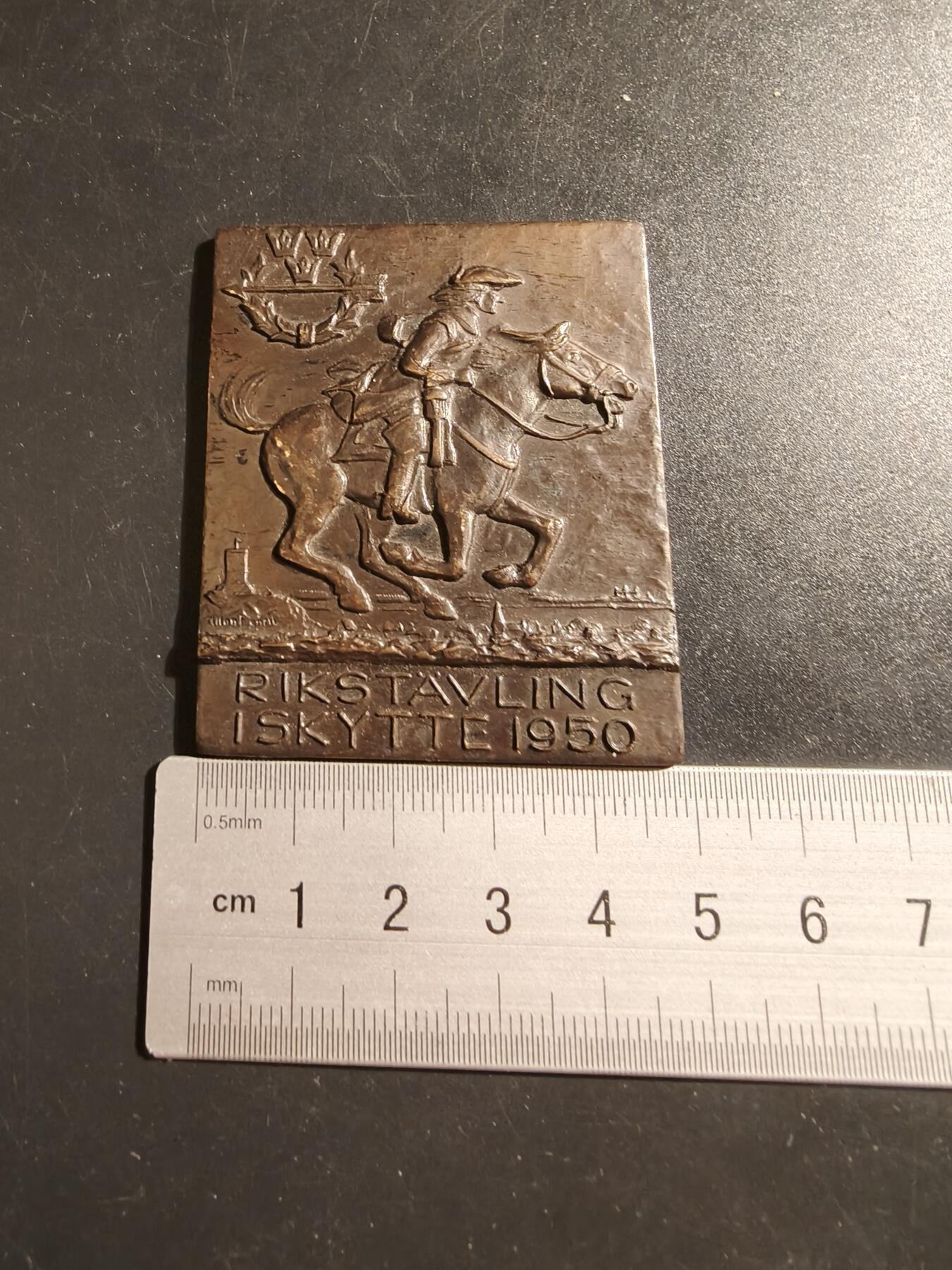 老王徽章第133期 瑞典1950年全国射击比赛方形大铜章    尺寸59×49mm    重量65.6g