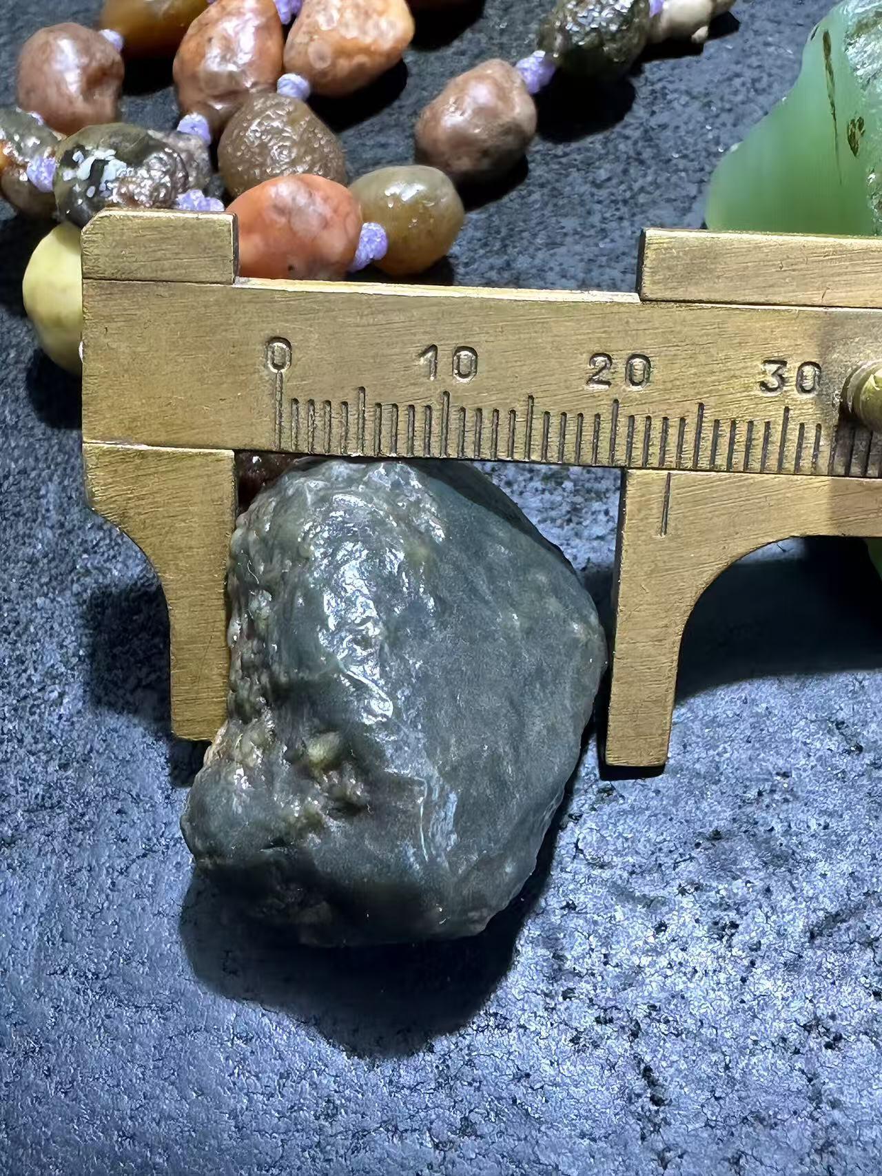 精美阿拉善鱼籽纹筋脉石玛瑙项链一条，，