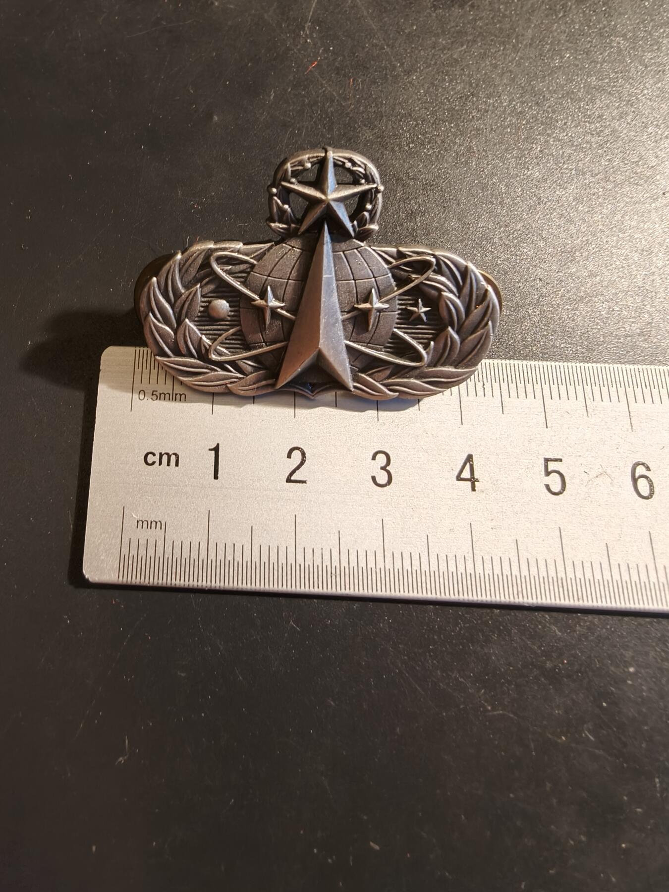 老王徽章第133期 美国空军太空与导弹作战高级技能章     带厂标   直径1.75英寸