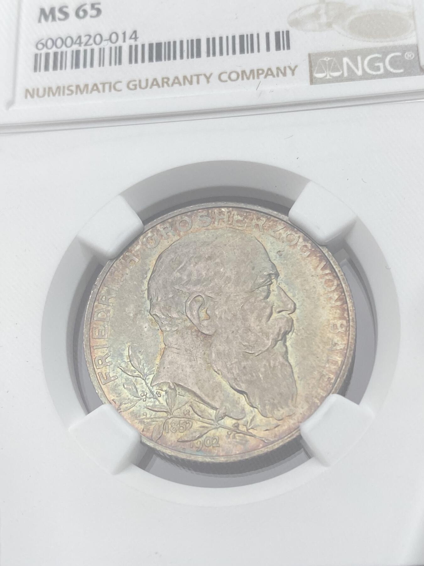 万国钱币拍卖第049期（万国夏季大拍） NGC MS65 1902年德国巴登大公国腓特烈一世金婚纪2马克 顶级七色幻彩BU收藏级 