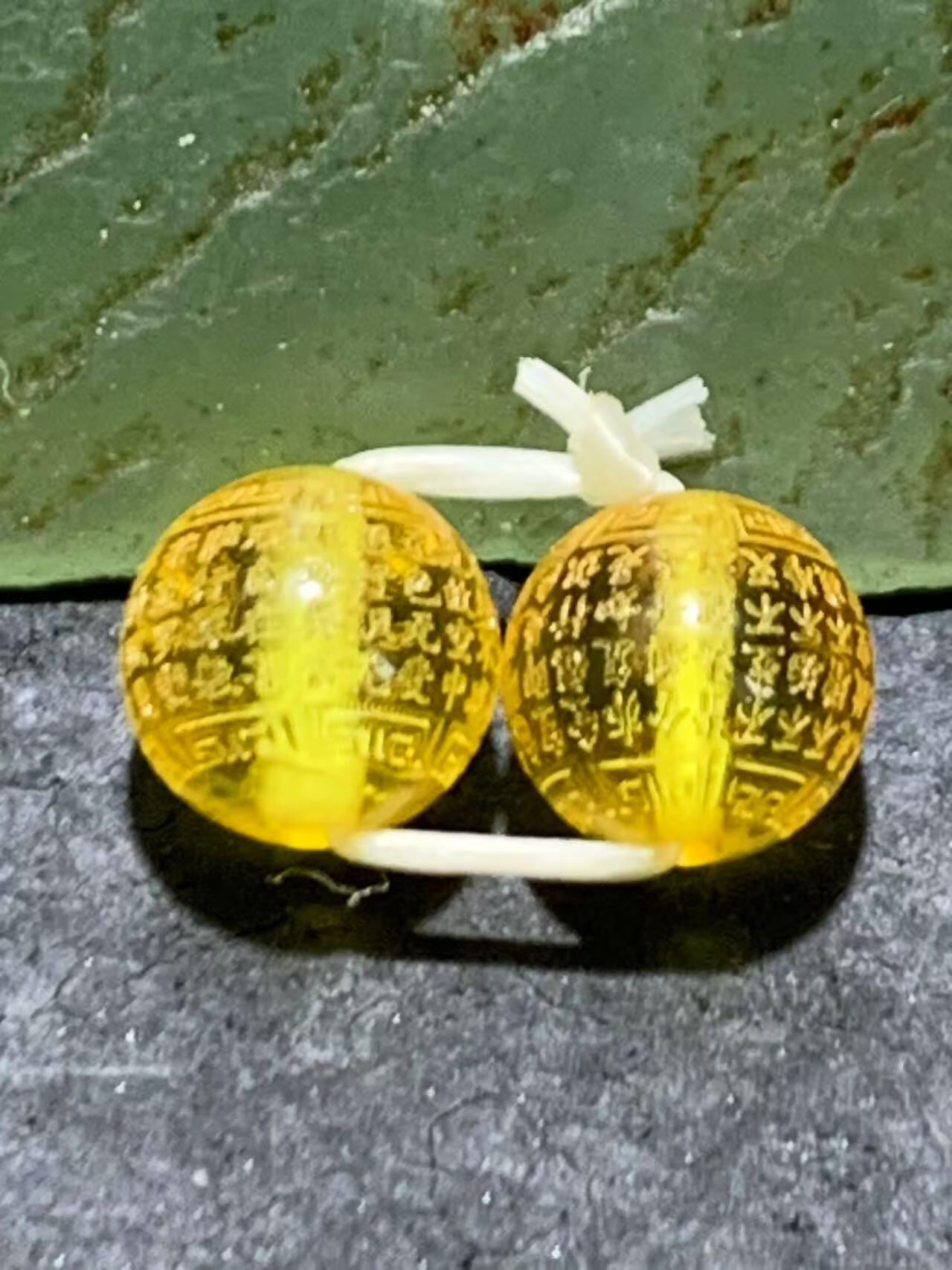 天然乌克兰原矿蜜蜡雕刻心经小腰珠两颗，，
