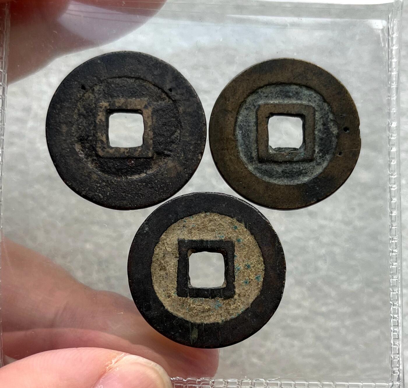 外国老铜银币，福在眼前手雕镂空玉牌，历代古钱币（含秦半两、五铢记号钱、常平五铢、会昌开元、南宋钱），彼得堡世界钱币勋章拍卖第129期 清初三藩钱，吴家3枚套：利用通宝、昭武通宝、洪化通宝，吴三桂及其孙吴世璠铸。第一组