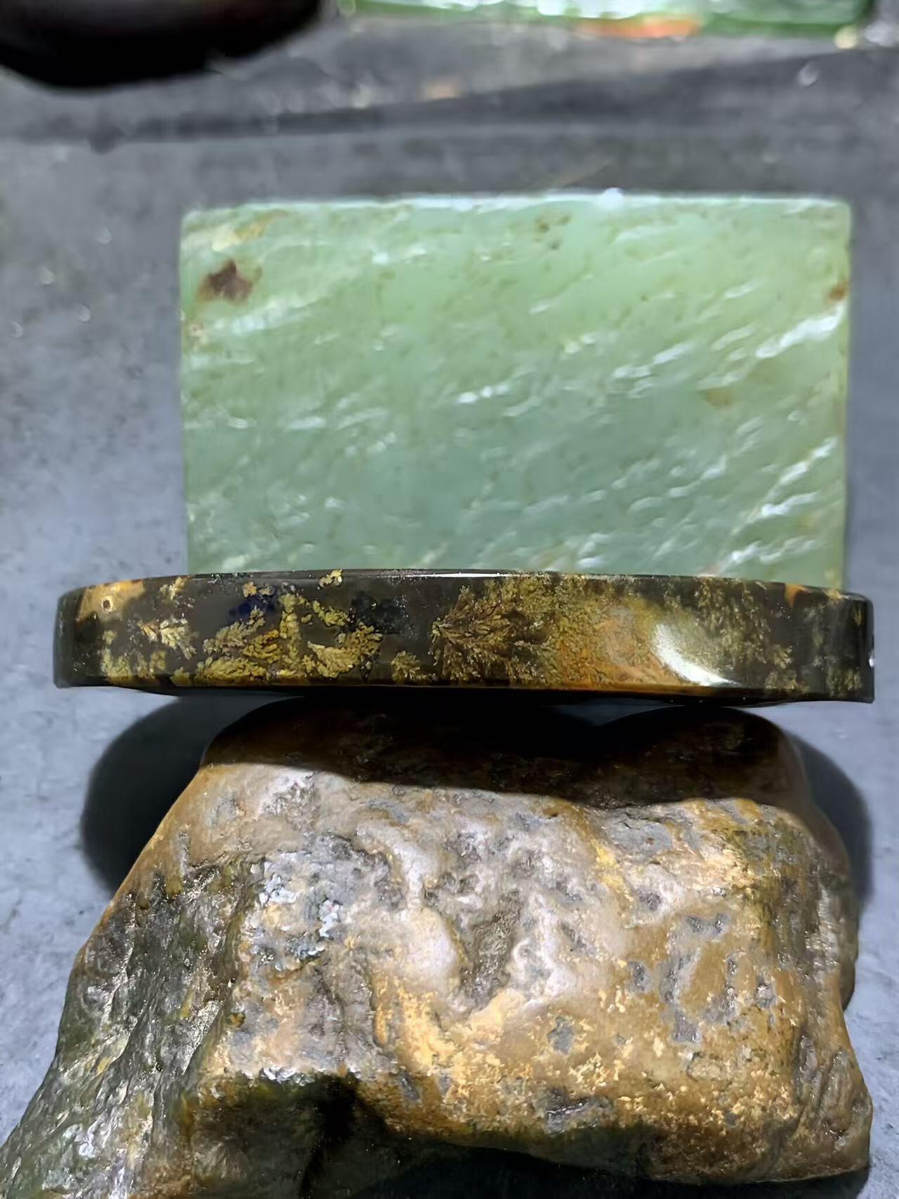 精美罕见墨色草花纹战国红玛瑙牌子一个