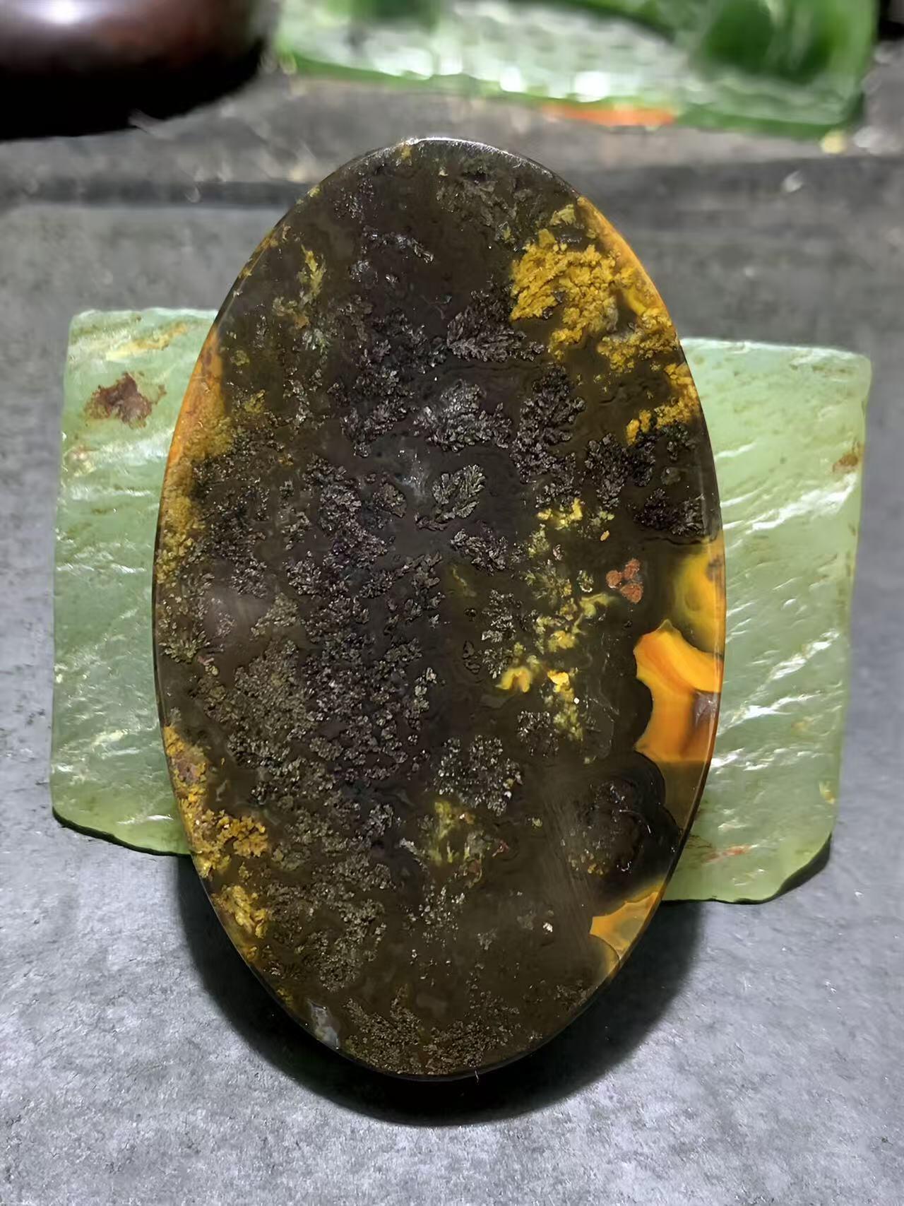 精美罕见墨色草花纹战国红玛瑙牌子一个