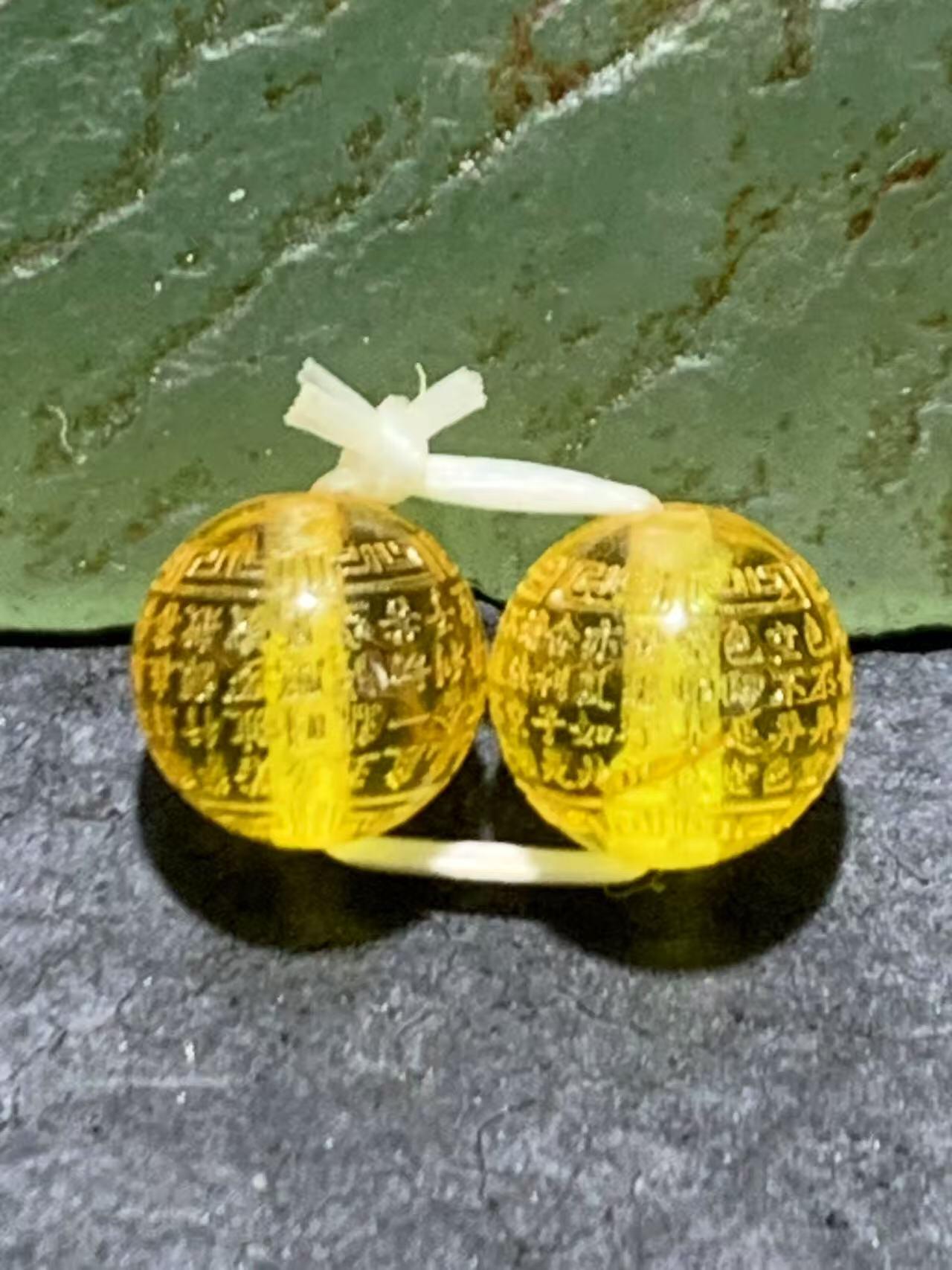 天然乌克兰原矿蜜蜡雕刻心经小腰珠两颗，，