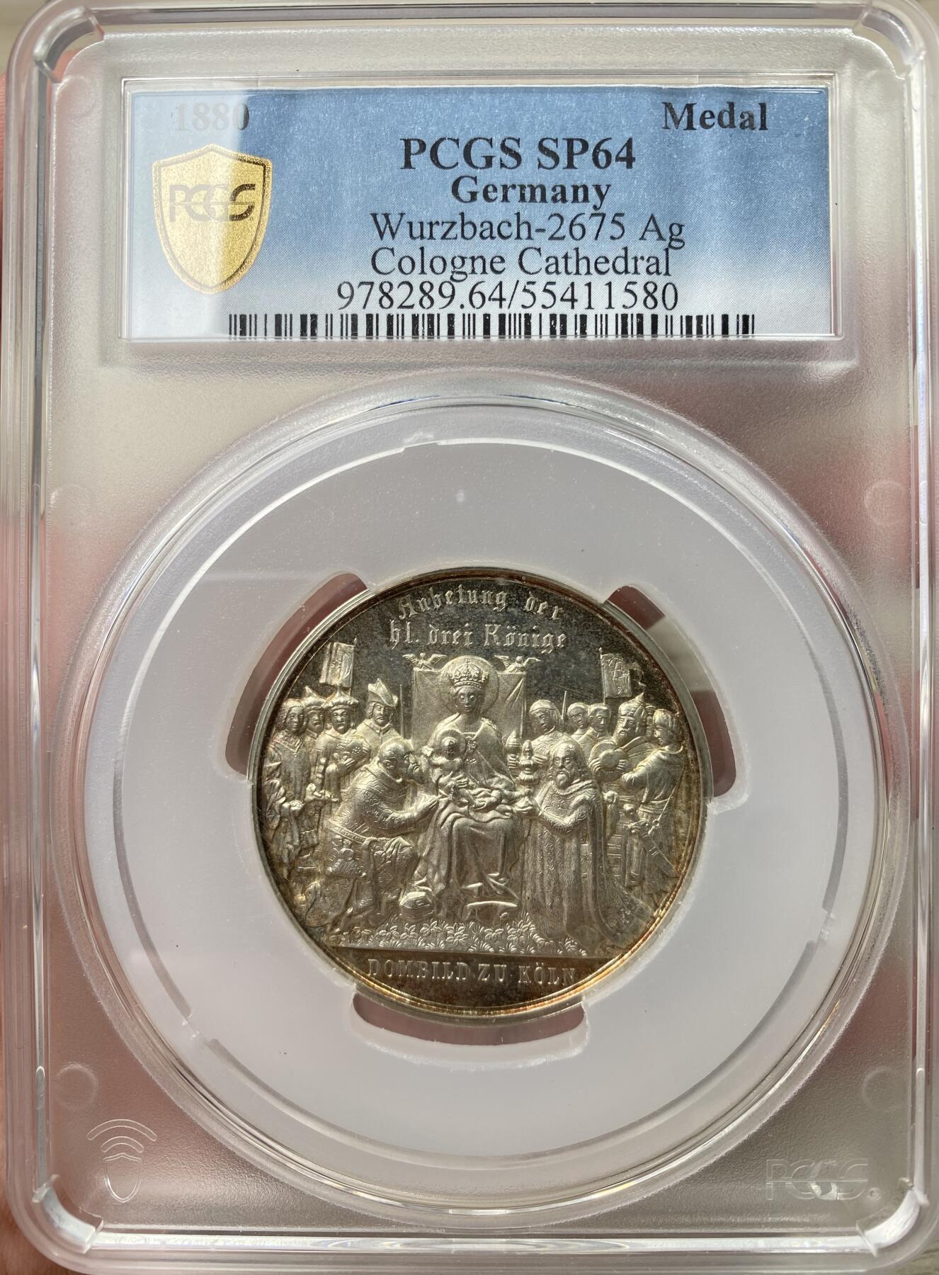 万国钱币拍卖第049期（万国夏季大拍） PCGS SP64 1880年德国圣城科隆大教堂竣工纪念大银章 50MM 超炫深黑底板精制镜面 此品种常见铜制、镀金与合金 银质首见！首见！首见！ 超高浮雕圣母与科隆大教堂相结合 绝对是德意志章牌中惊艳众生的顶级收藏品种 PC唯一冠军