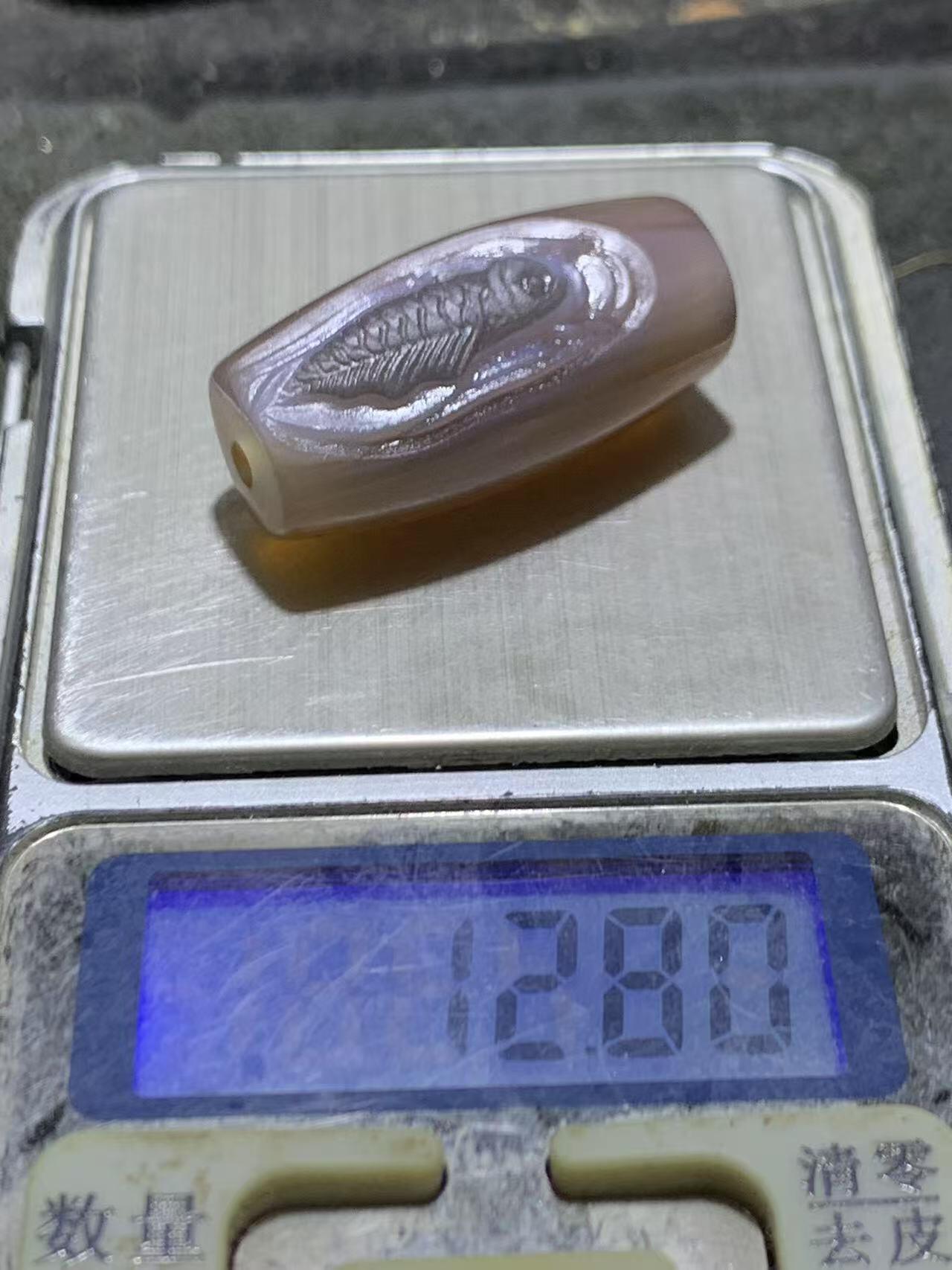 精美亚光高玉化一线巴西玛瑙手工俏色巧雕鲤鱼出水桶珠一个！