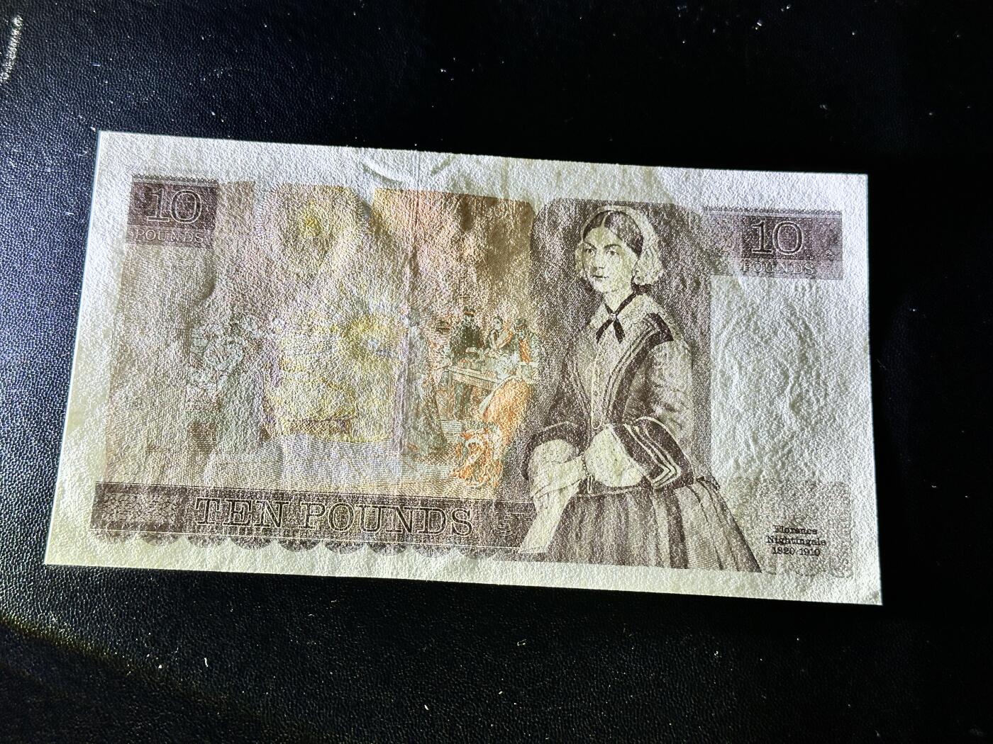 《外钞收藏家》第五百四十四期（本期大蚂蚁、英镑首发、港币等精品以及品种丰富的裸币）（本平台长期征集拍品、欢迎藏友们联系合作） 英国D序列10镑 UNC- 轻微荧光反应和轻微点钞痕