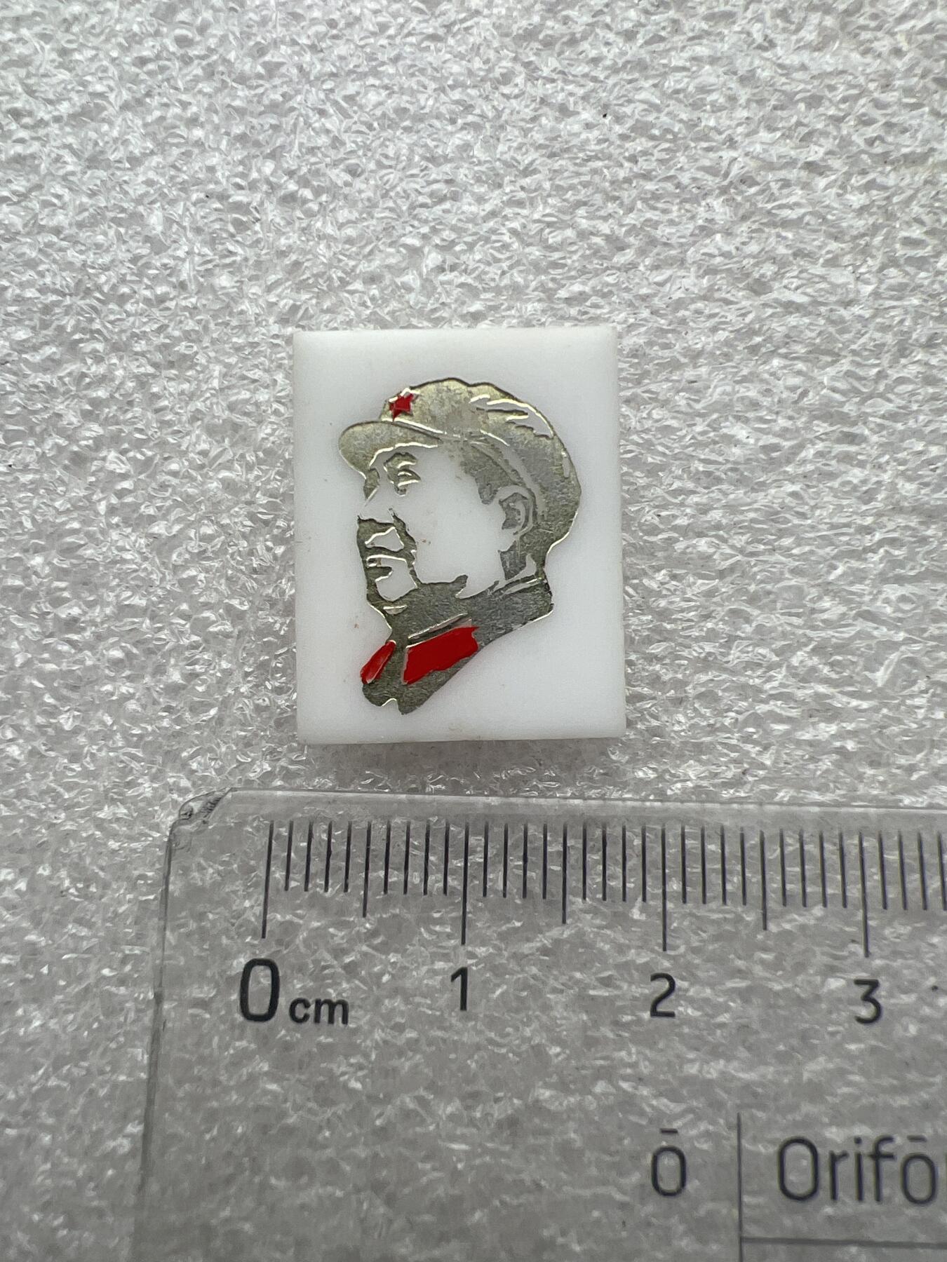 真品毛主席像章纪念章、 特色毛主席像章