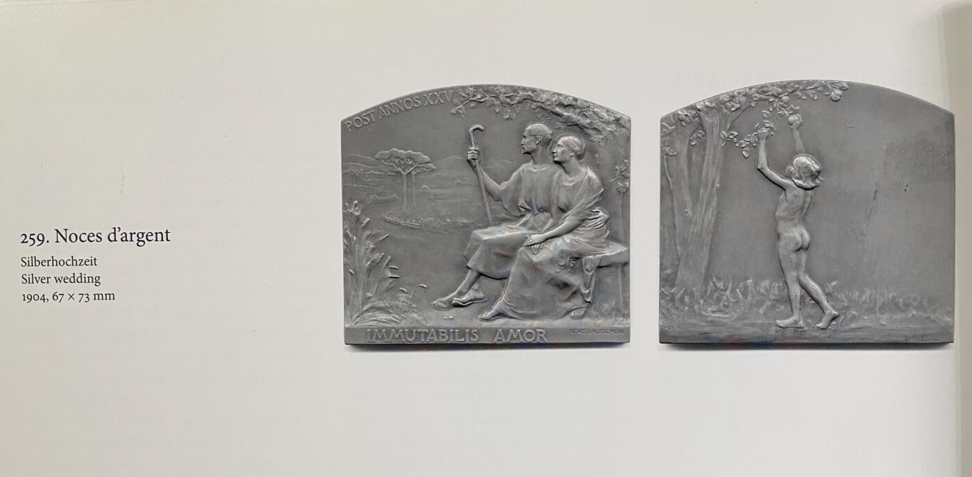 「木头集藏」章牌精品专场！ Baudichon～法国金婚纪念原盒银章，尺寸：73×67 mm，146.6g， 丰饶角 1ARGENT，无刻字使用，品相很好近完美，精致皮原盒正常使用，同款收藏佳品！