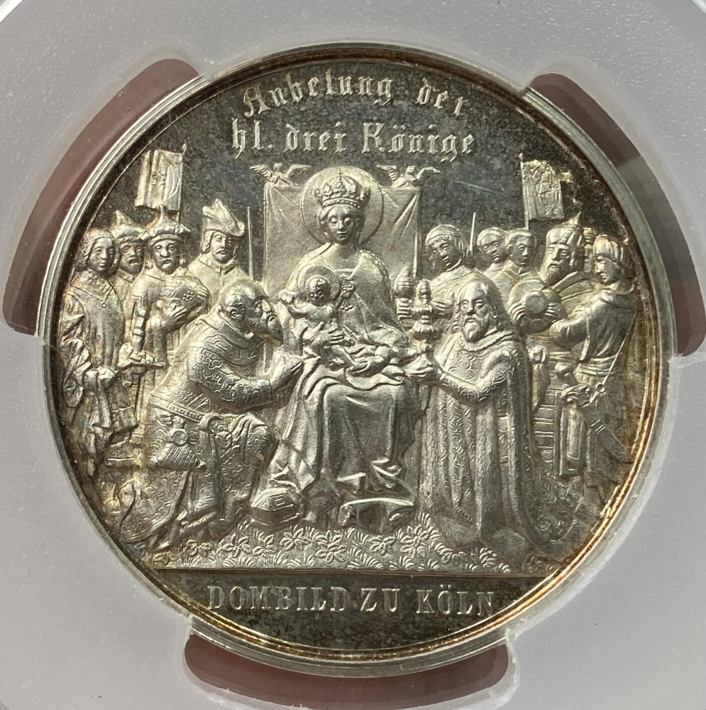 万国钱币拍卖第049期（万国夏季大拍） PCGS SP64 1880年德国圣城科隆大教堂竣工纪念大银章 50MM 超炫深黑底板精制镜面 此品种常见铜制、镀金与合金 银质首见！首见！首见！ 超高浮雕圣母与科隆大教堂相结合 绝对是德意志章牌中惊艳众生的顶级收藏品种 PC唯一冠军