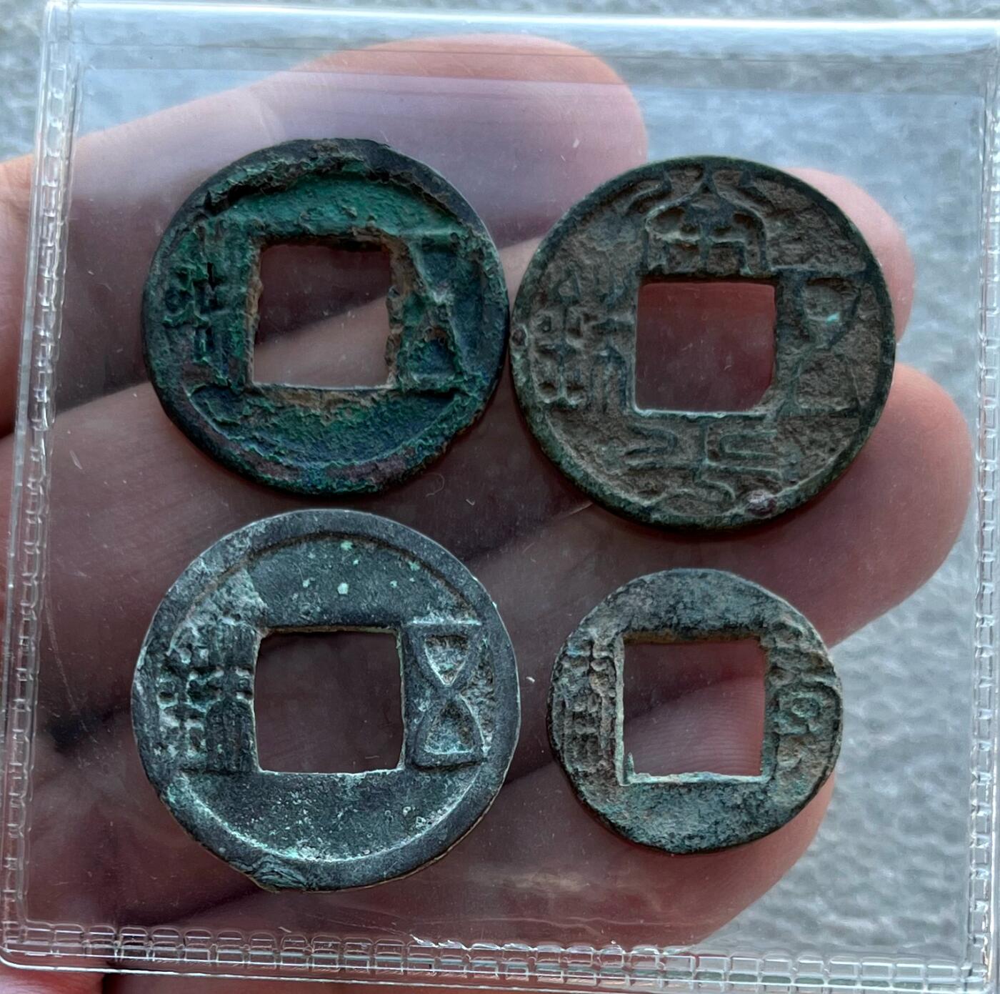 外国老铜银币，福在眼前手雕镂空玉牌，历代古钱币（含秦半两、五铢记号钱、常平五铢、会昌开元、南宋钱），彼得堡世界钱币勋章拍卖第129期 南北朝时期4枚币、少见品种：北魏永平五铢(狭五)，北齐常平五铢，南朝陈五铢，南朝宋孝建四铢、后期小钱(背无文)。常平五铢被称为最美五铢钱，热门品种