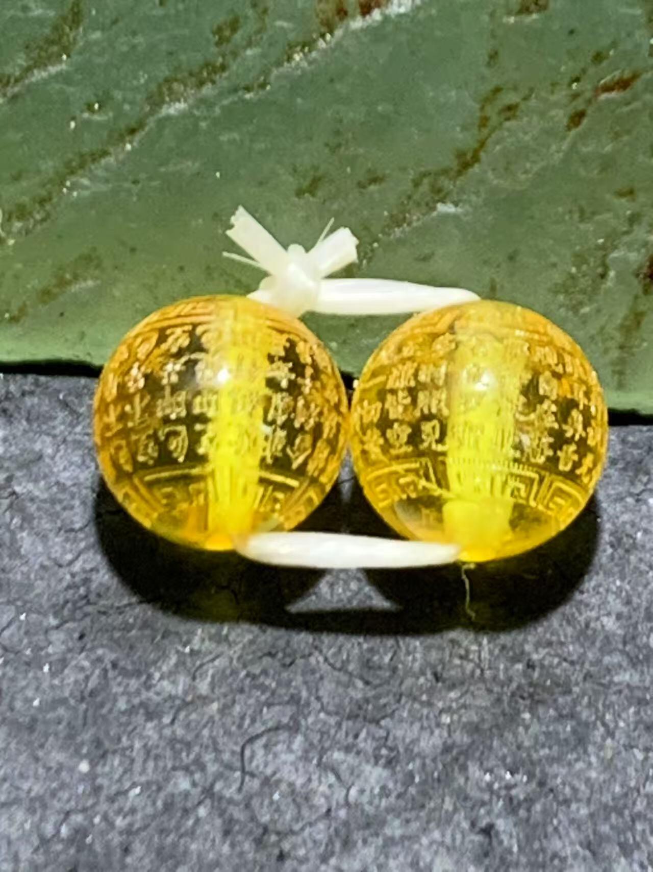 天然乌克兰原矿蜜蜡雕刻心经小腰珠两颗，，