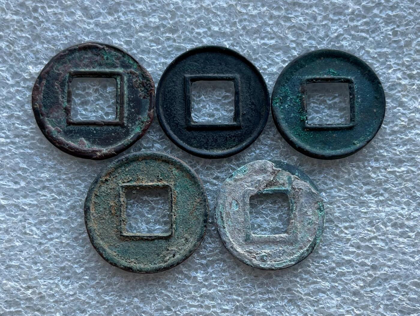 外国老铜银币，福在眼前手雕镂空玉牌，历代古钱币（含秦半两、五铢记号钱、常平五铢、会昌开元、南宋钱），彼得堡世界钱币勋章拍卖第129期 好品种五铢钱5枚：西汉宣帝五铢上横纹、穿下半星，汉武帝赤仄五铢，东汉建武五铢，南朝陈五铢