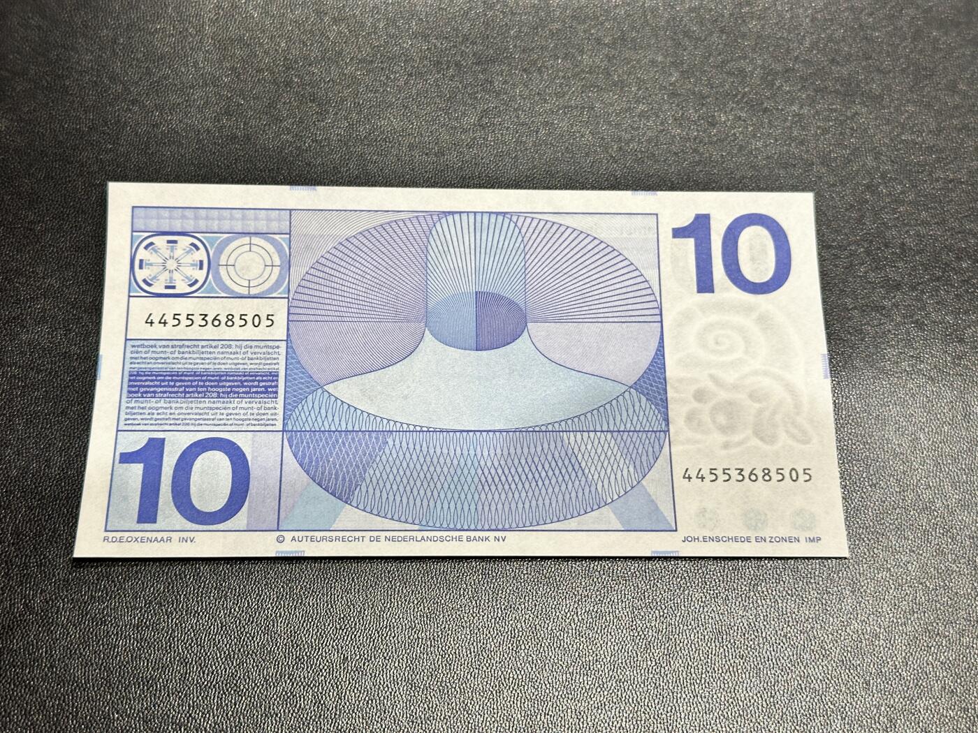 《外钞收藏家》第五百四十四期（本期大蚂蚁、英镑首发、港币等精品以及品种丰富的裸币）（本平台长期征集拍品、欢迎藏友们联系合作） 1968年荷兰人像版10盾 UNC- 一个角有瑕疵 应该是被压到了