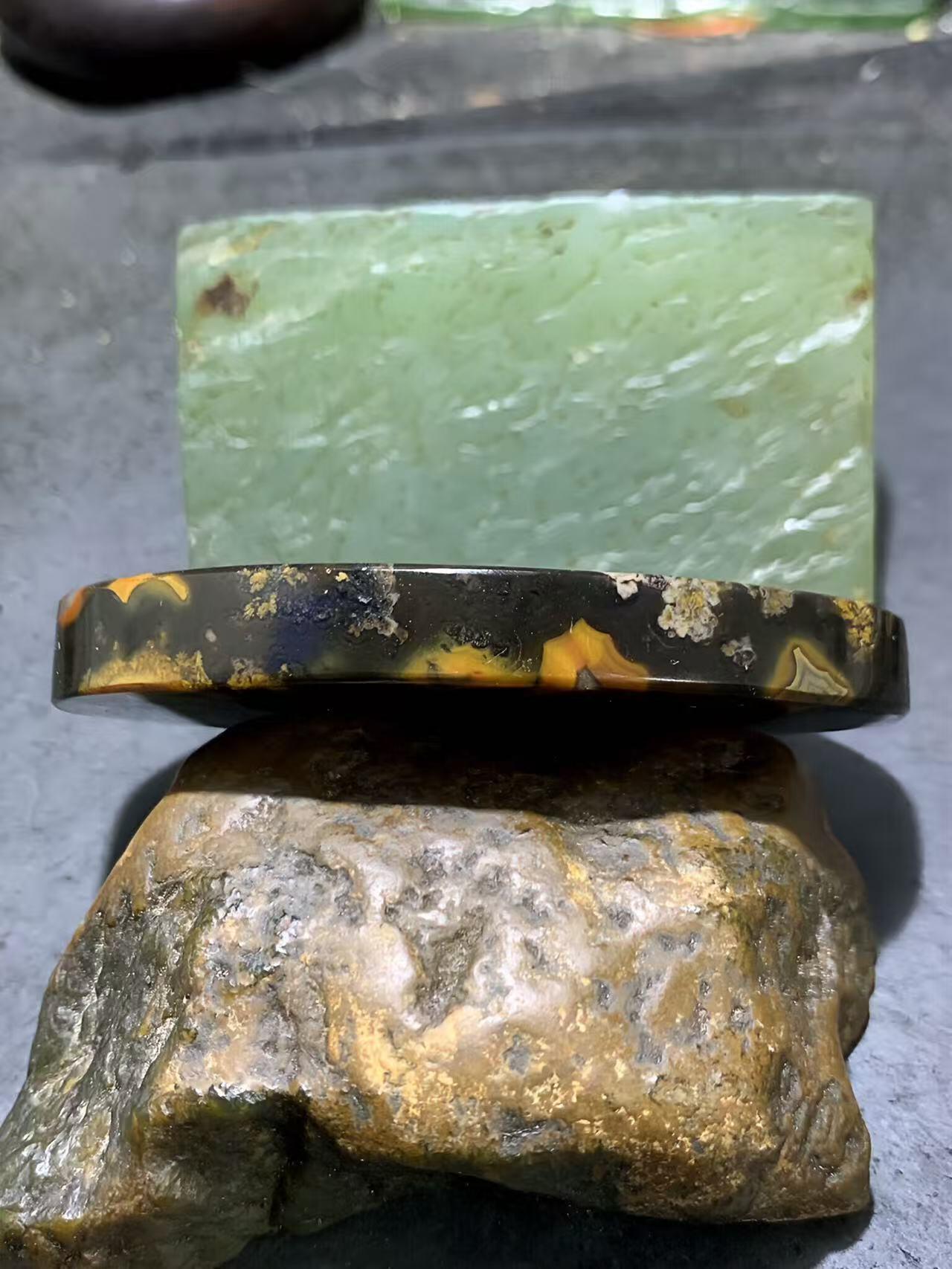 精美罕见墨色草花纹战国红玛瑙牌子一个