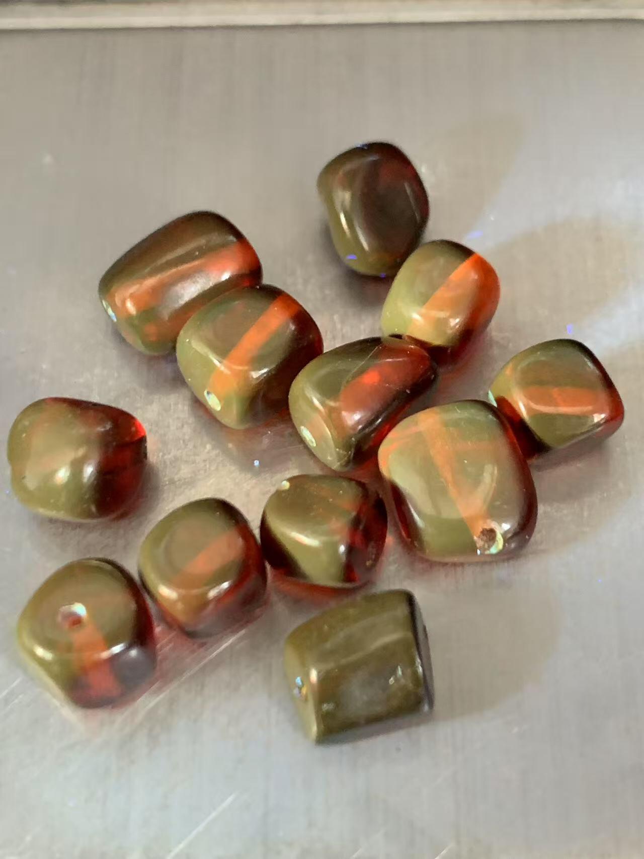 精美乌克兰血珀随形珠一组，