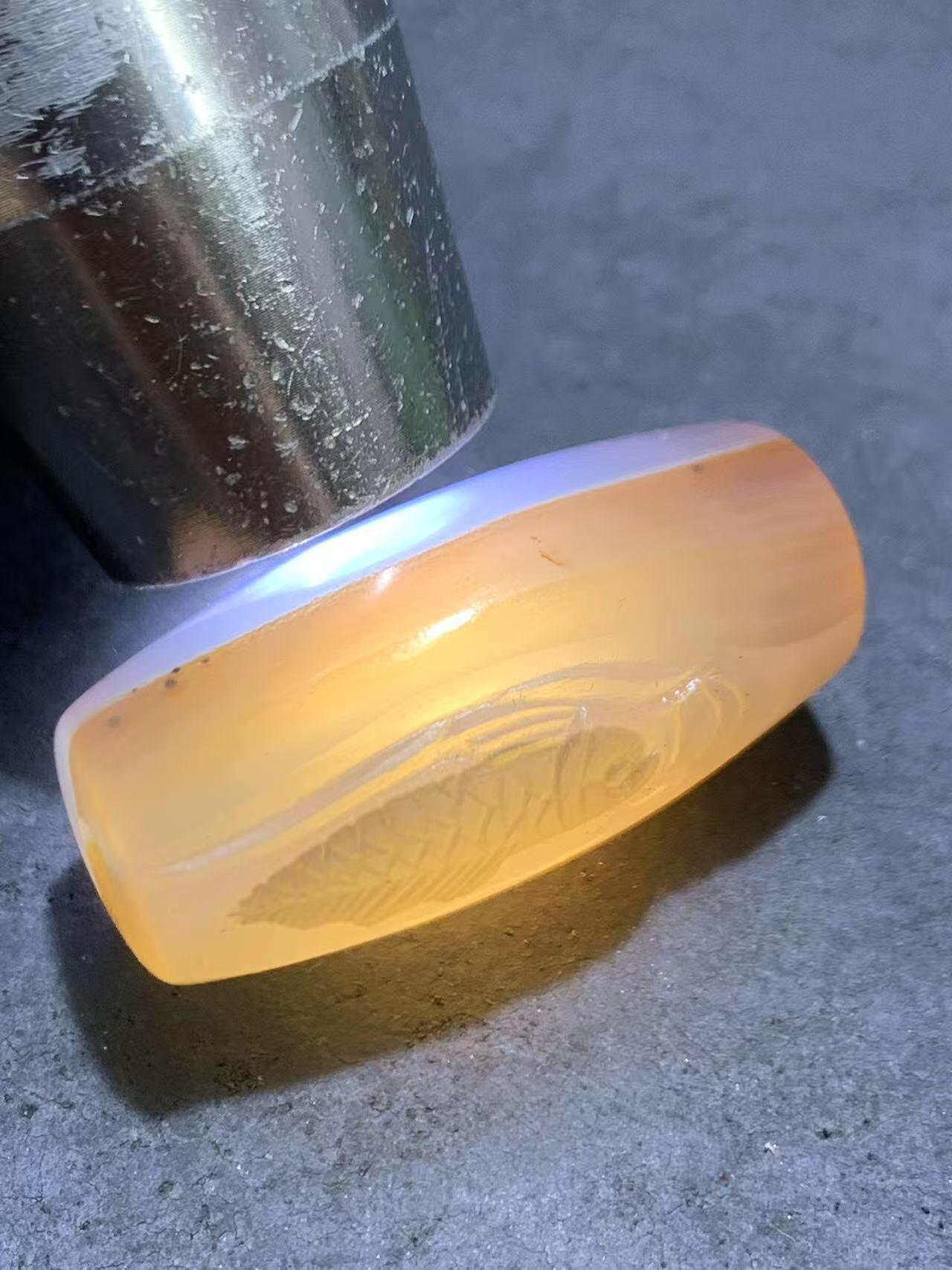 精美亚光高玉化一线巴西玛瑙手工俏色巧雕鲤鱼出水桶珠一个！