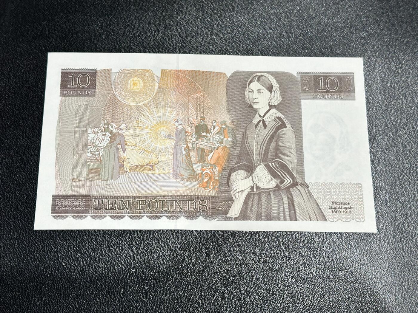 《外钞收藏家》第五百四十四期（本期大蚂蚁、英镑首发、港币等精品以及品种丰富的裸币）（本平台长期征集拍品、欢迎藏友们联系合作） 英国D序列10镑 UNC- 轻微荧光反应和轻微点钞痕