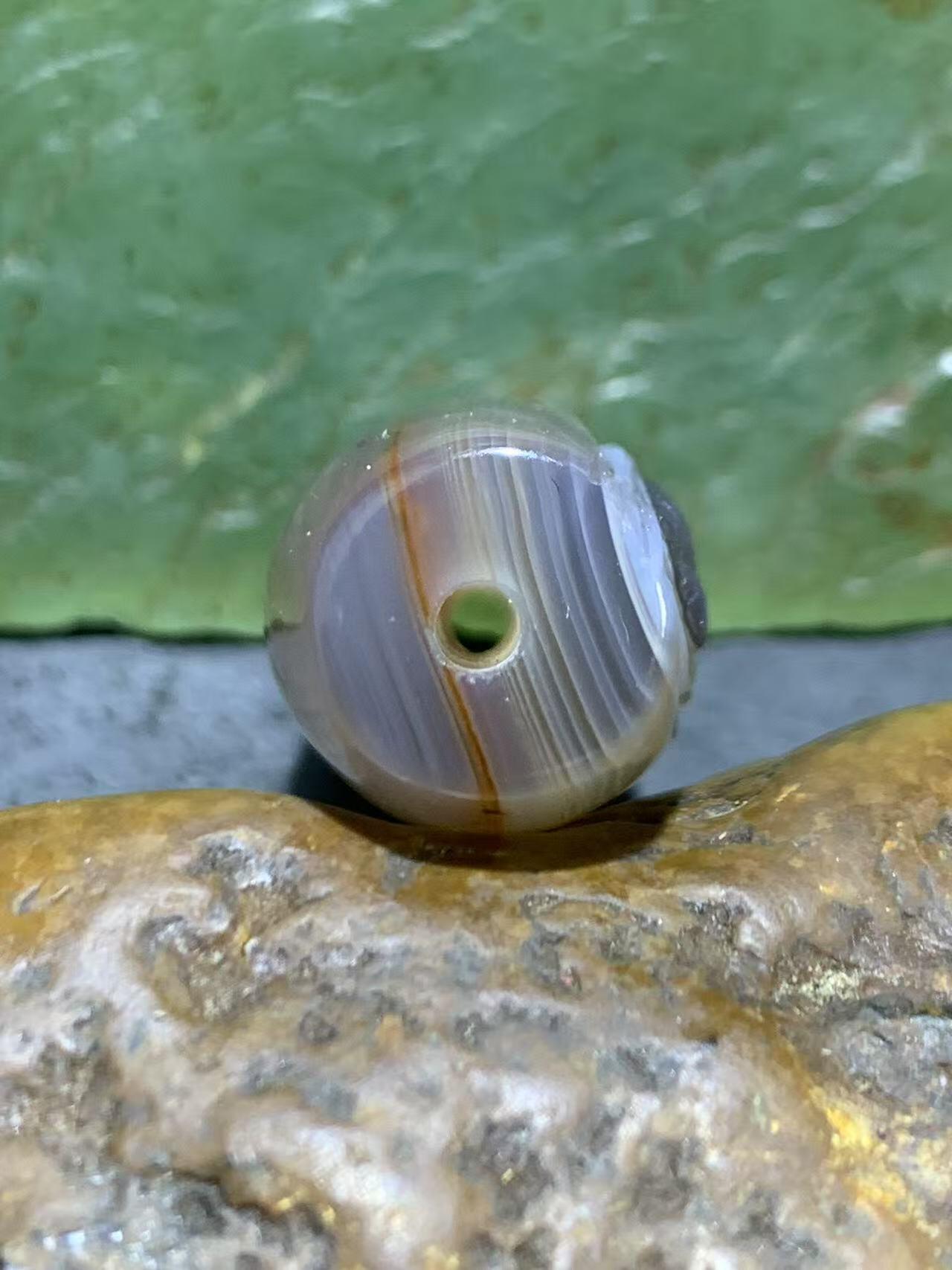 精美亚光高玉化一线巴西玛瑙手工俏色巧雕鲤鱼出水桶珠一个！