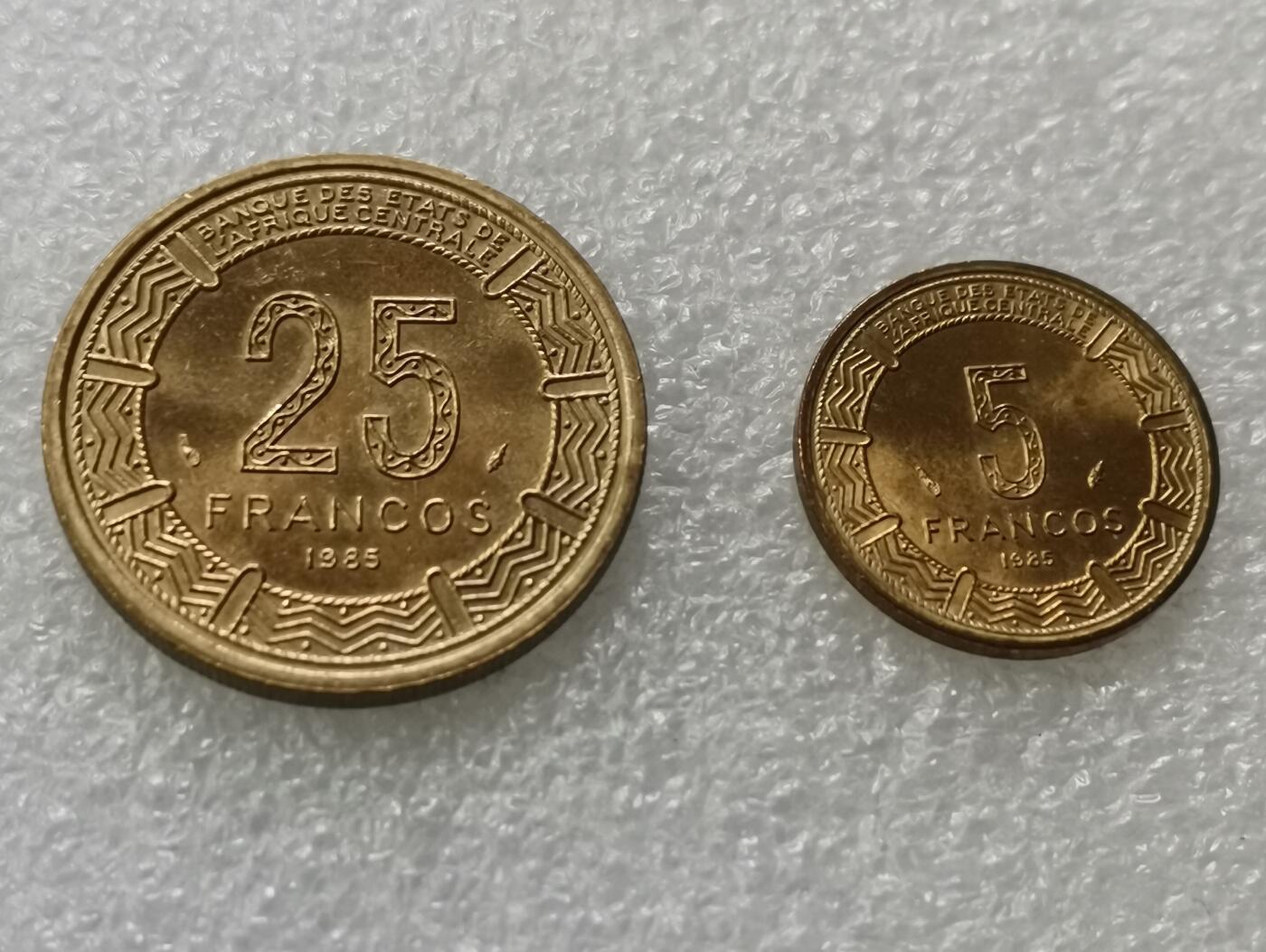 瓶子🏺第198期拍卖会  赤道几内亚全新流通币2枚  面值5-25法郎 品相好