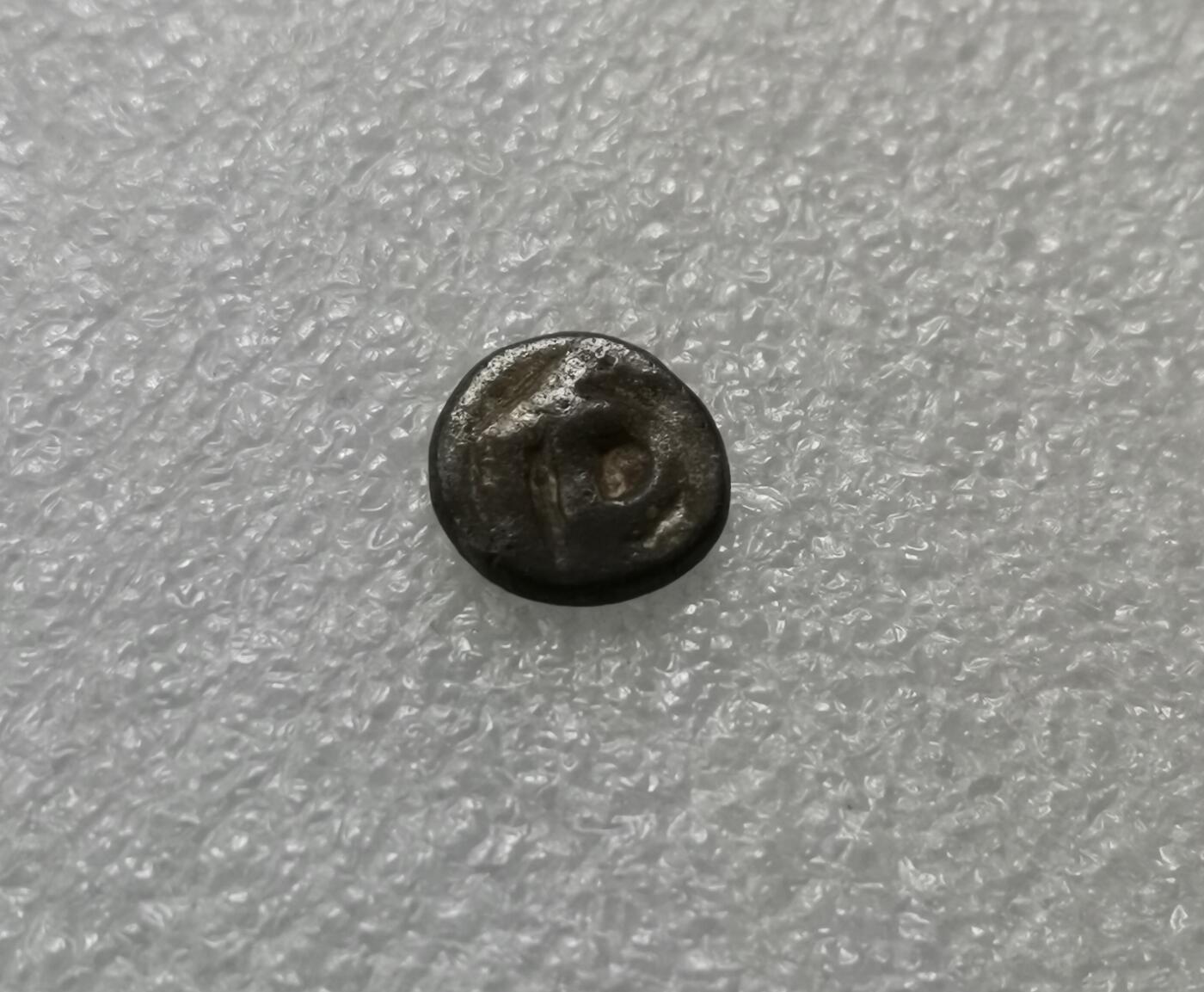 瓶子🏺第198期拍卖会  8世纪三佛齐王国打制银币  檀香花图案