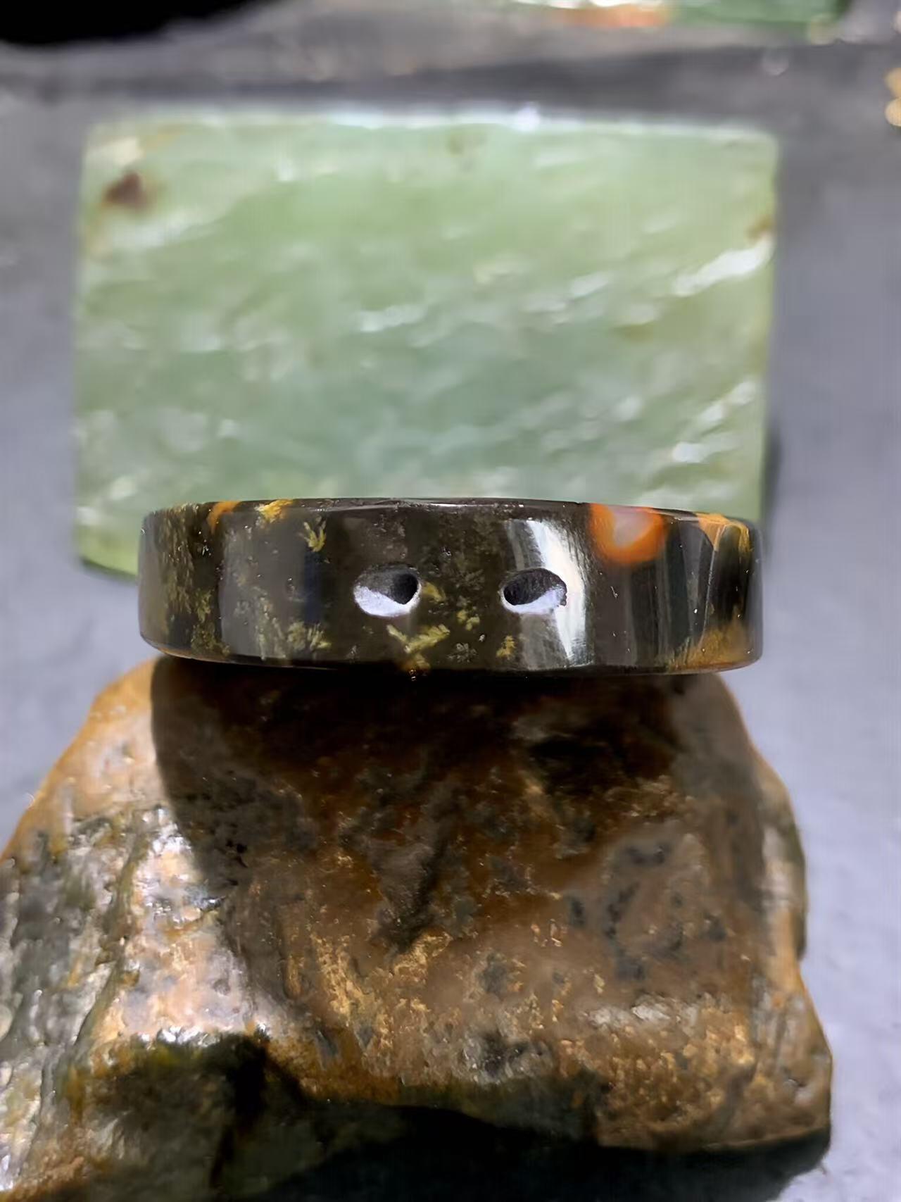 精美罕见墨色草花纹战国红玛瑙牌子一个