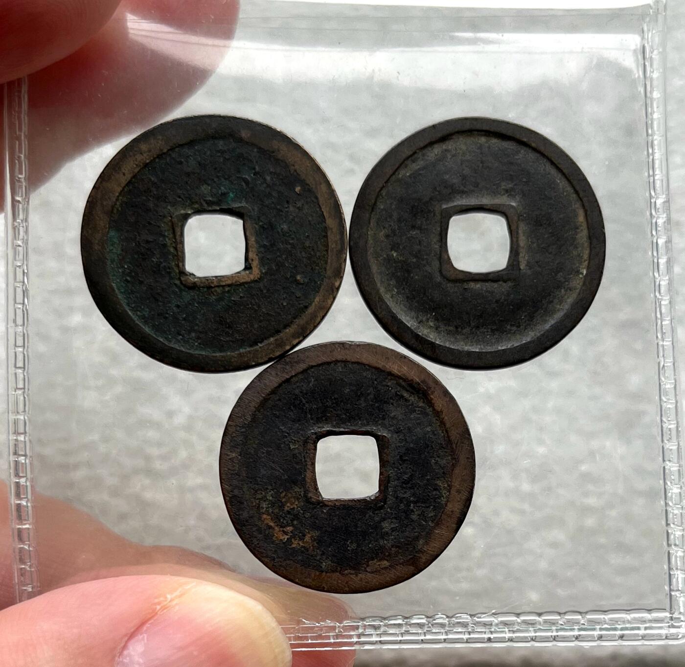 外国老铜银币，福在眼前手雕镂空玉牌，历代古钱币（含秦半两、五铢记号钱、常平五铢、会昌开元、南宋钱），彼得堡世界钱币勋章拍卖第129期 永乐通宝一组3种：明代官铸永乐、日本永乐、东南亚永乐