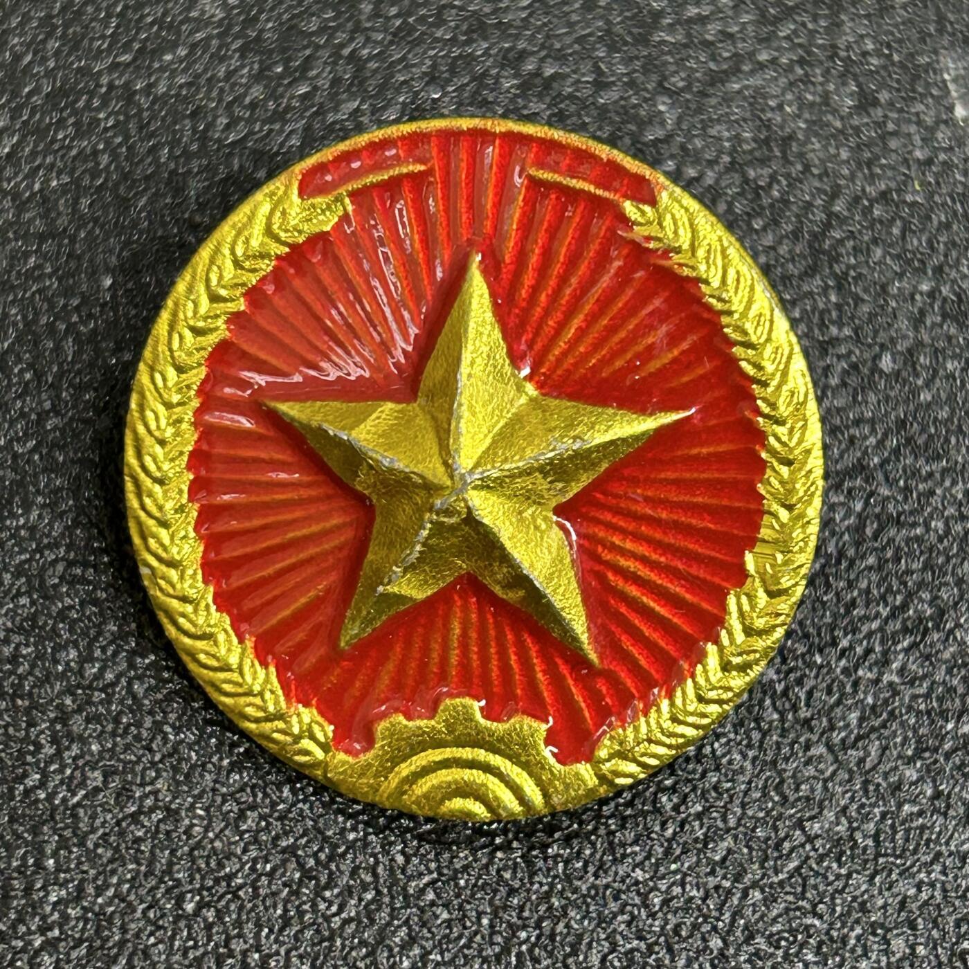 西秦中古拍卖第五十期 越南民主共和国陆军帽徽