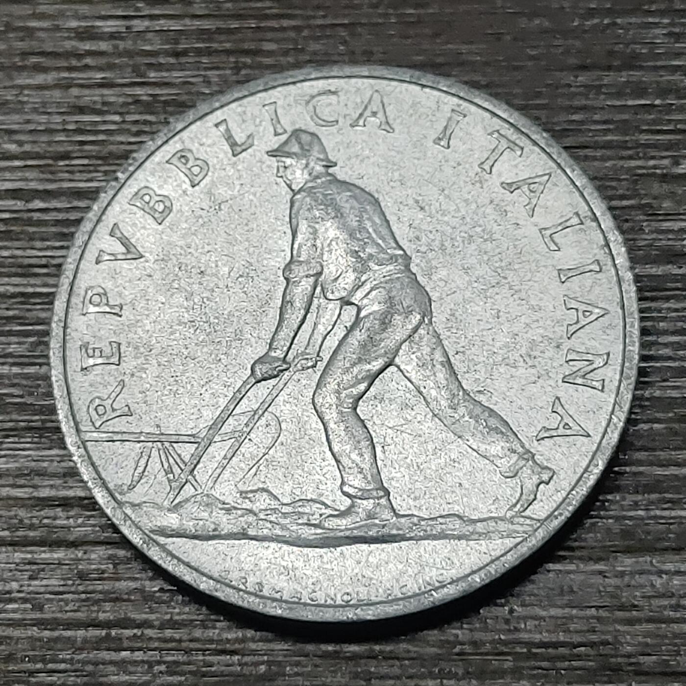 【铜匠收藏】★第125场★散币场，无佣金，30包邮。不满30元，支付5元运费。《接受代拍 代送NGC评级》 意大利 1950年 2里拉 麦穗 耕地 铝币