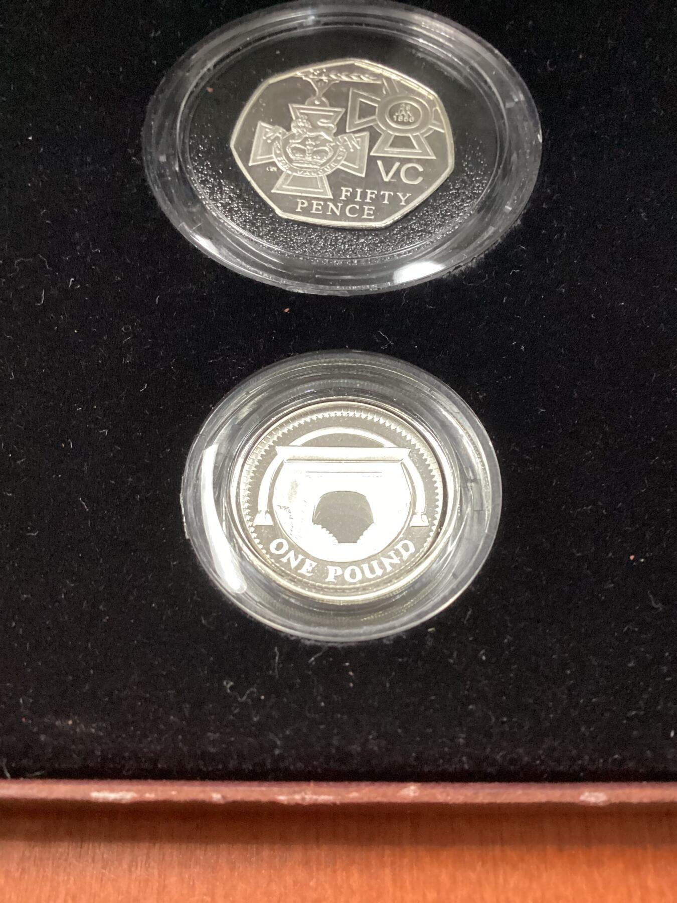 长老汇蛇年精选第十九场拍卖 2006英国精制加厚银币套装6枚，面值从50便士到5英镑，盒证全，3000套，今年5枚套加厚银币发行价已经7000元
