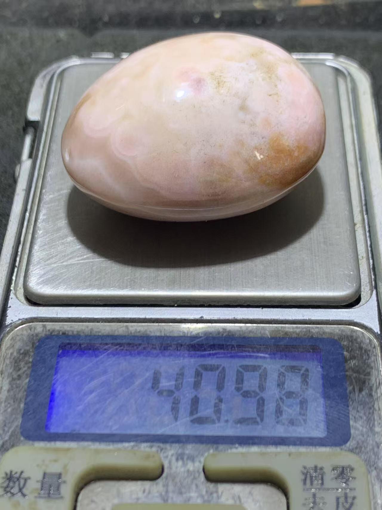 精美罕见粉白俏色战国红玛瑙冰飘把件一个，