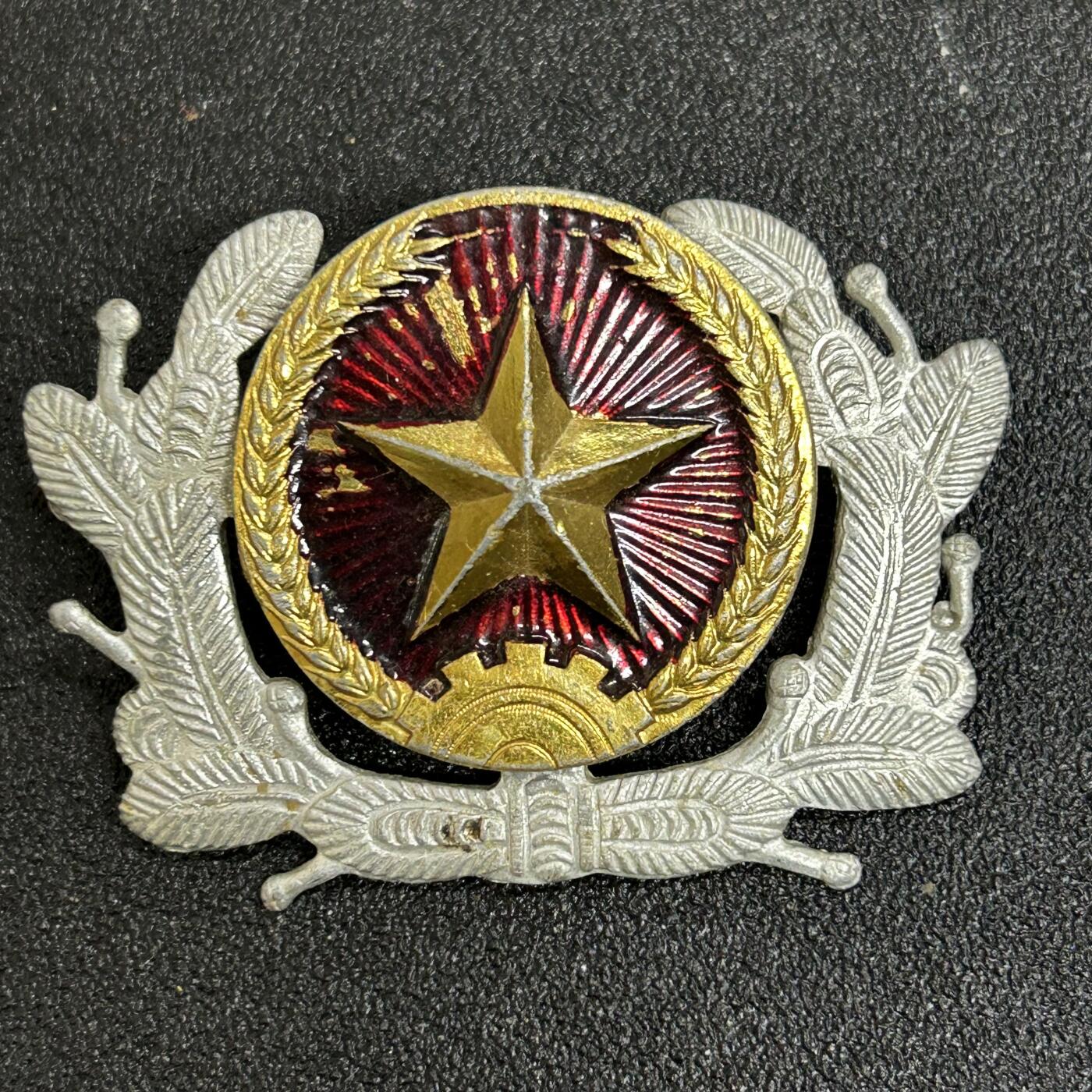 西秦中古拍卖第五十期 越南早期人民军陆军大帽徽