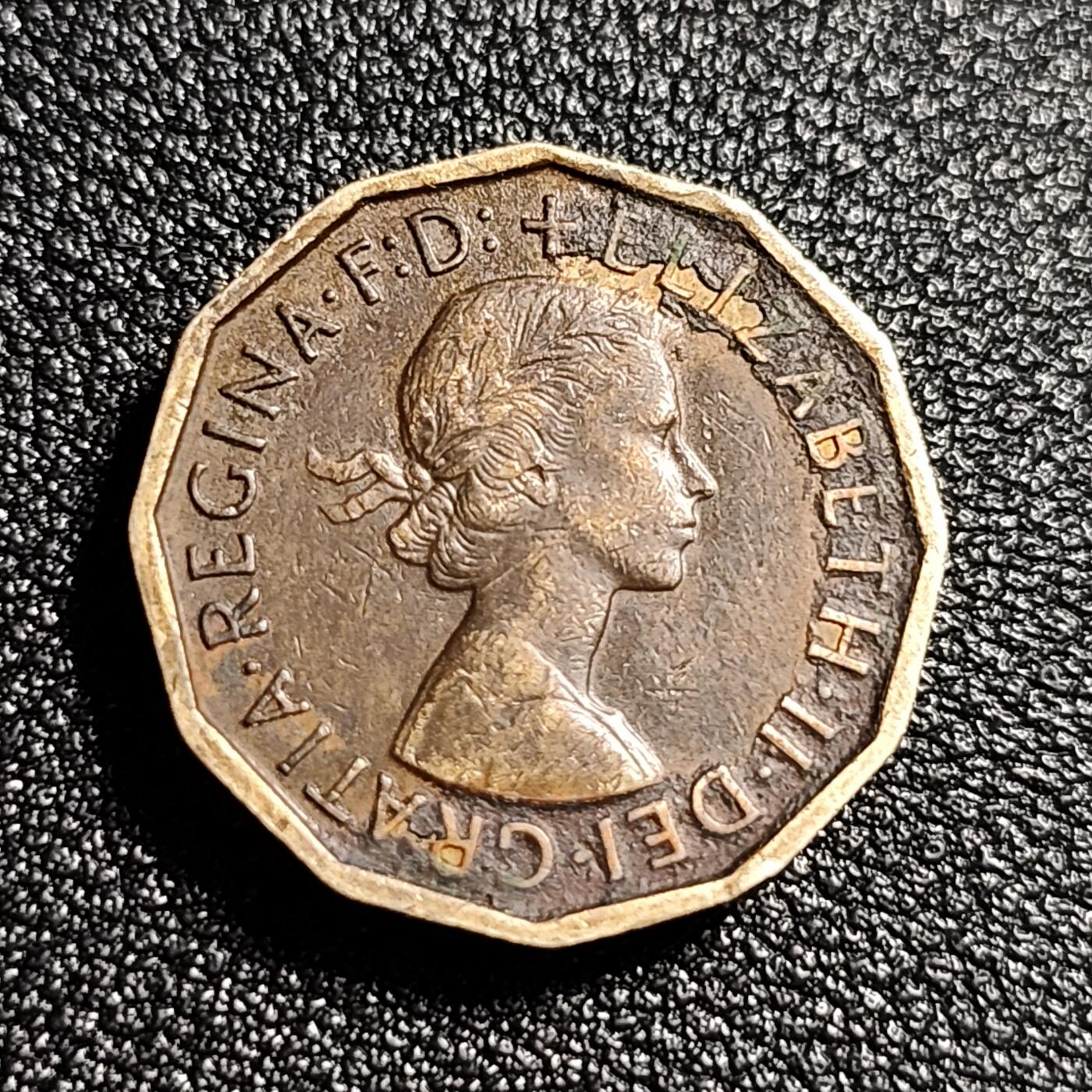 泉币菌-第48场-散币捡漏场 1965年 英国3便士铜币 伊丽莎白女王 22mm 异形欧洲币