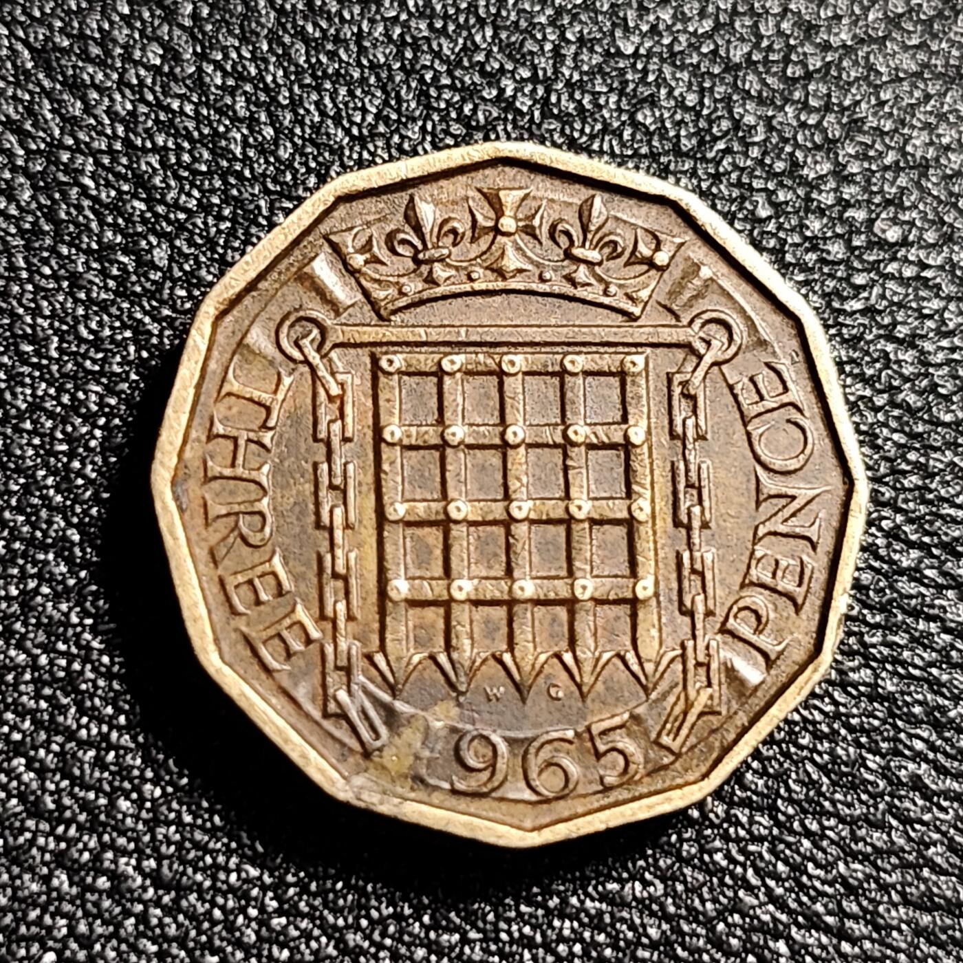 泉币菌-第48场-散币捡漏场 1965年 英国3便士铜币 伊丽莎白女王 22mm 异形欧洲币