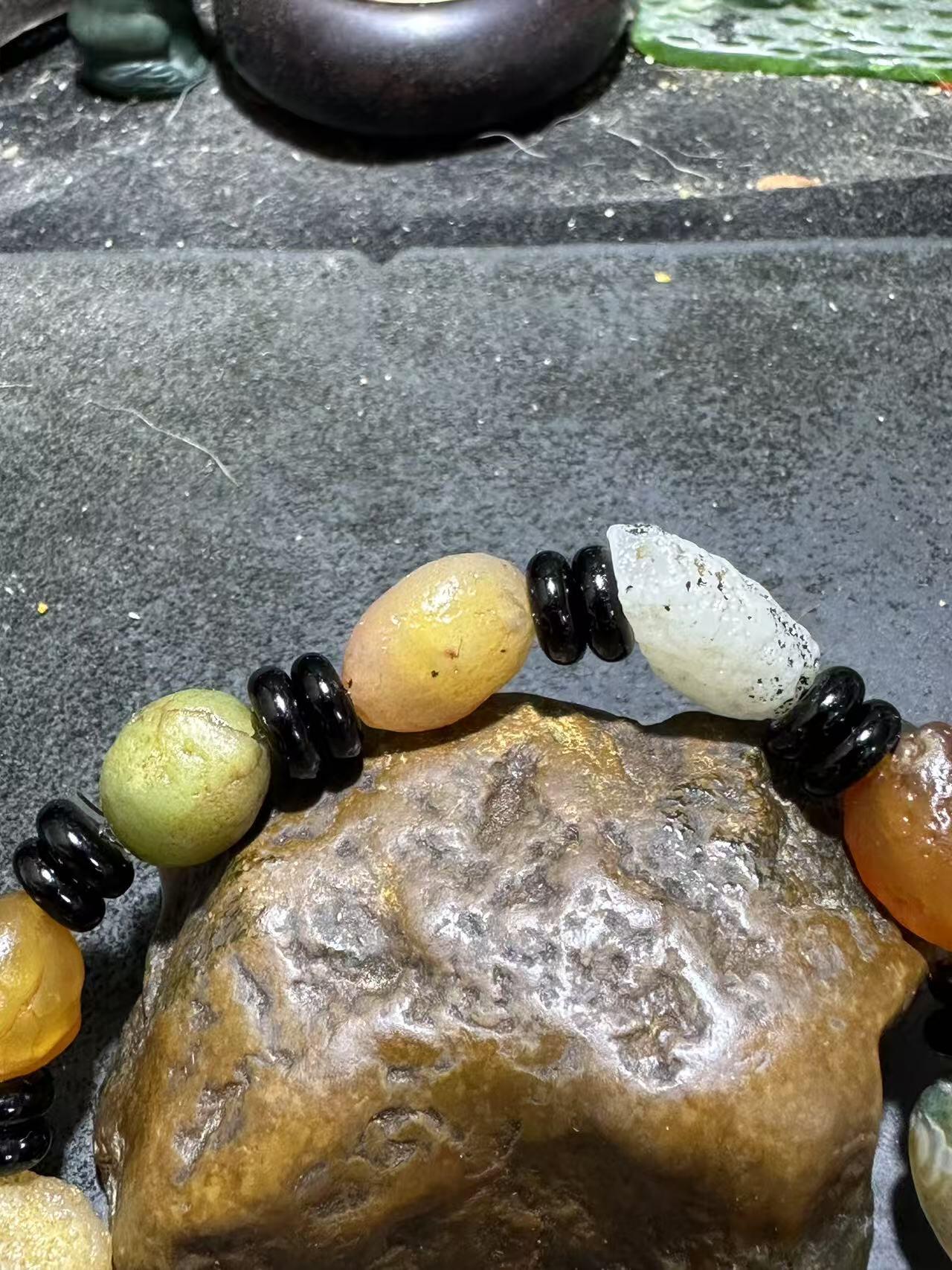精美阿拉善玛瑙原石手串一条，，，