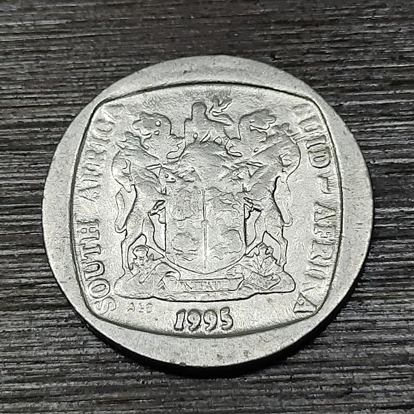 【铜匠收藏】★第125场★散币场，无佣金，30包邮。不满30元，支付5元运费。《接受代拍 代送NGC评级》 1995年 南非 5兰特 镍币 角马 跳羚羚羊徽