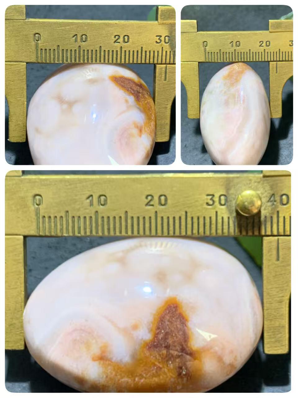 精美罕见粉白俏色战国红玛瑙冰飘把件一个，