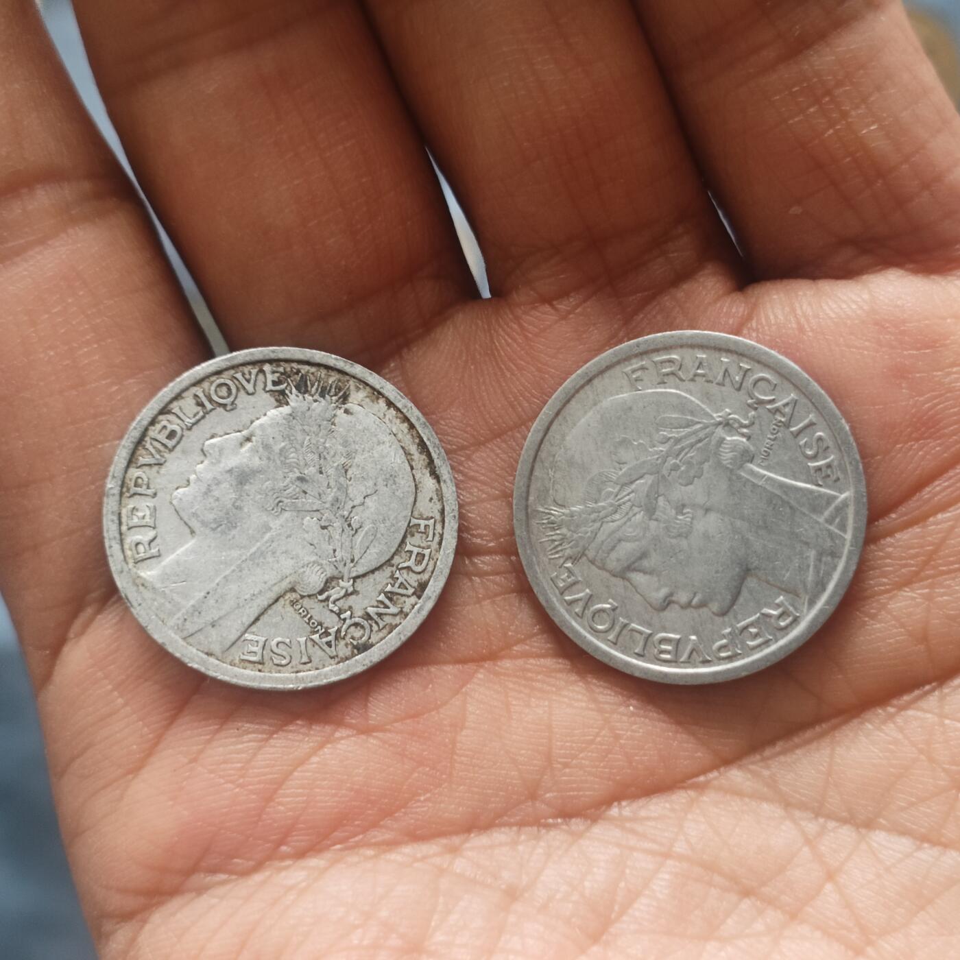 泡泡币外币第五十七场可代拍15038385335微信 法国47年B和无B一对
