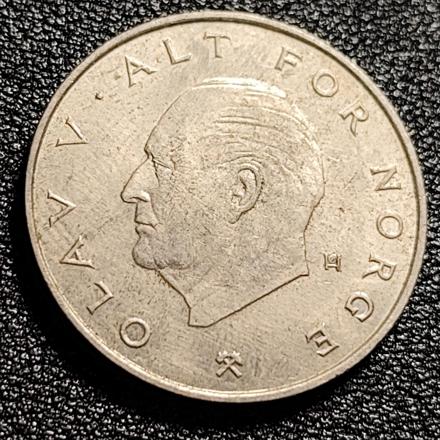 泉币菌-第47场-各国散币场 挪威1克朗 奥拉夫五世皇冠硬币 直径25mm