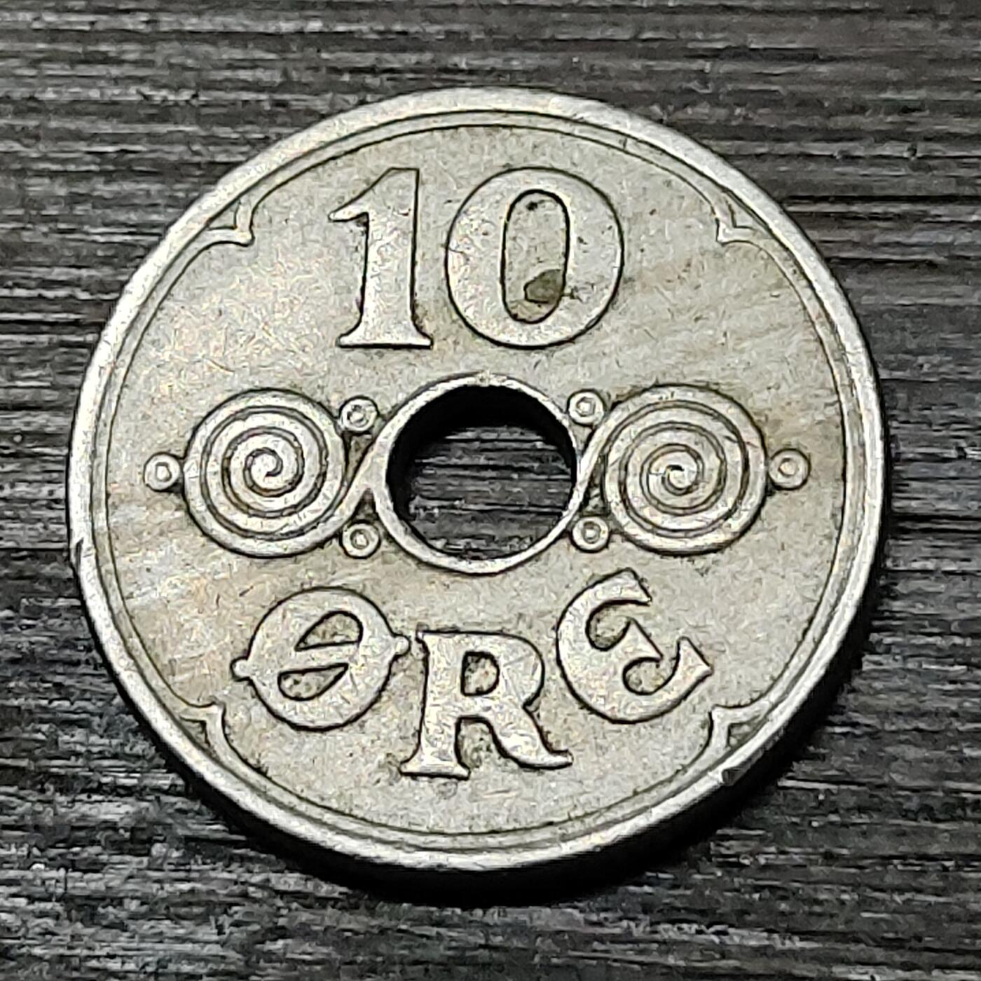 【铜匠收藏】★第125场★散币场，无佣金，30包邮。不满30元，支付5元运费。《接受代拍 代送NGC评级》 1937年 丹麦 10欧尔 中孔